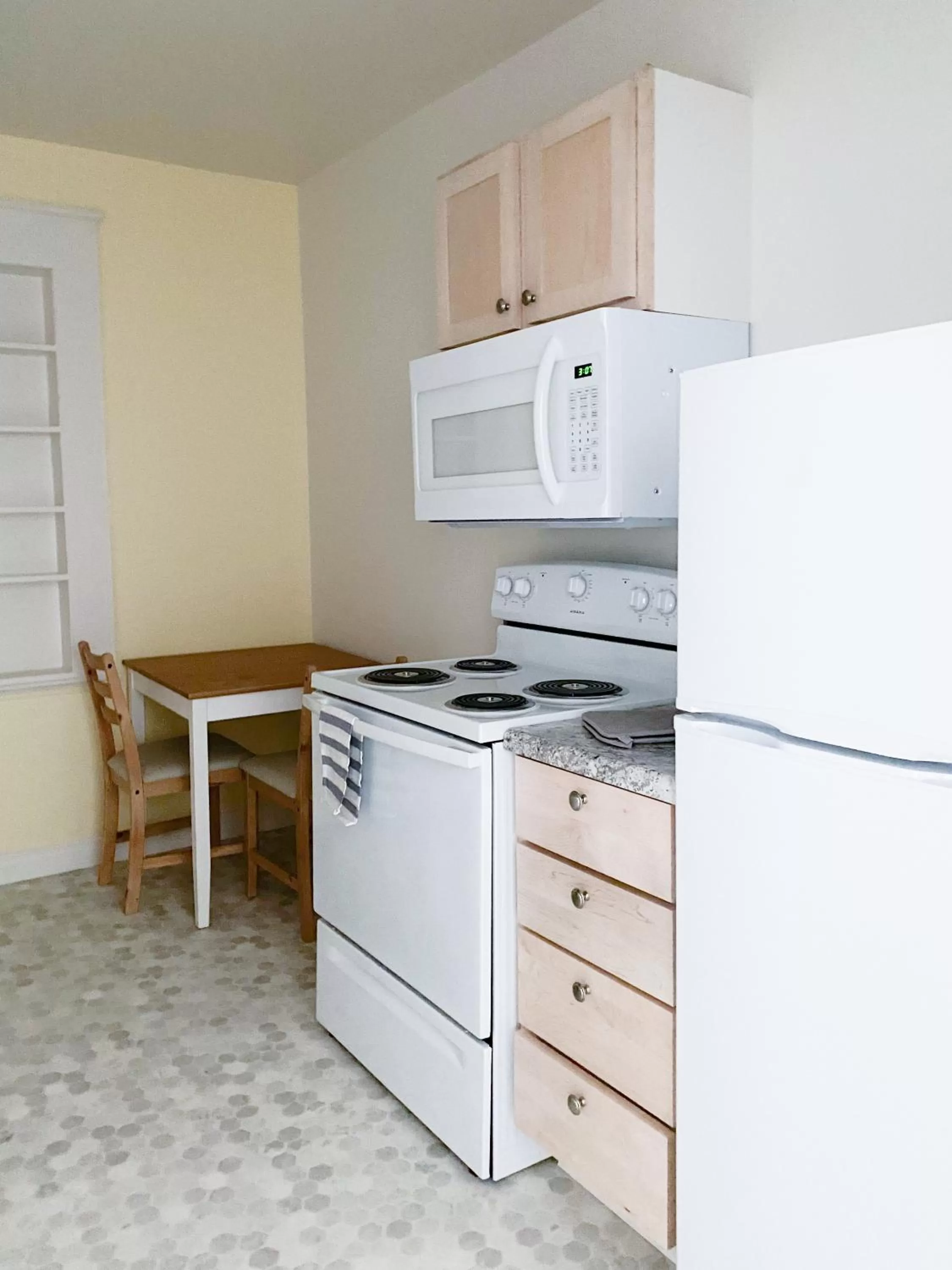 The Bayview Motel - Fort Frances, ON - Lakeside Motel