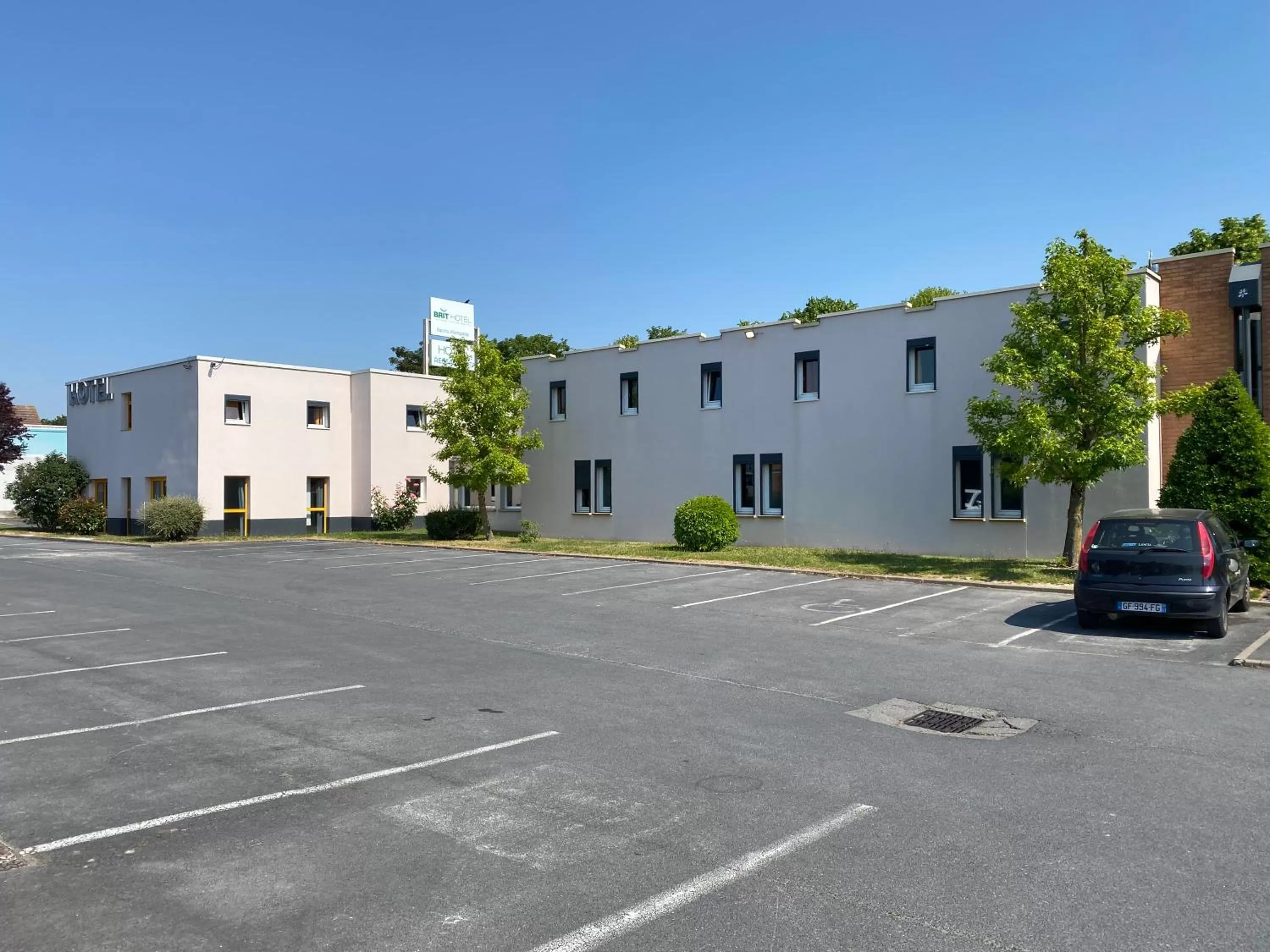 Property building in Brit Hotel Reims La Pompelle