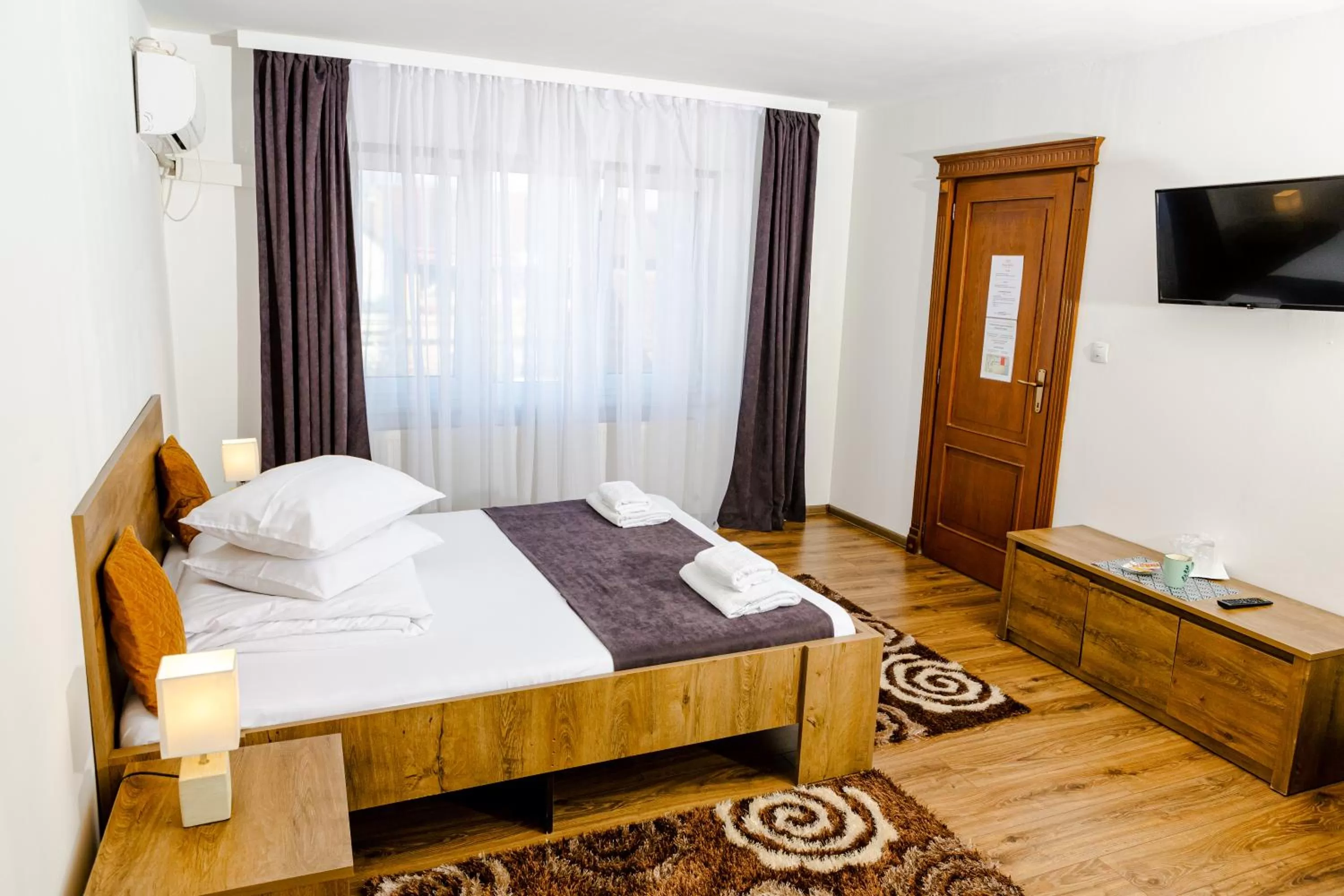 Bedroom, Bed in Pensiunea Pictorilor