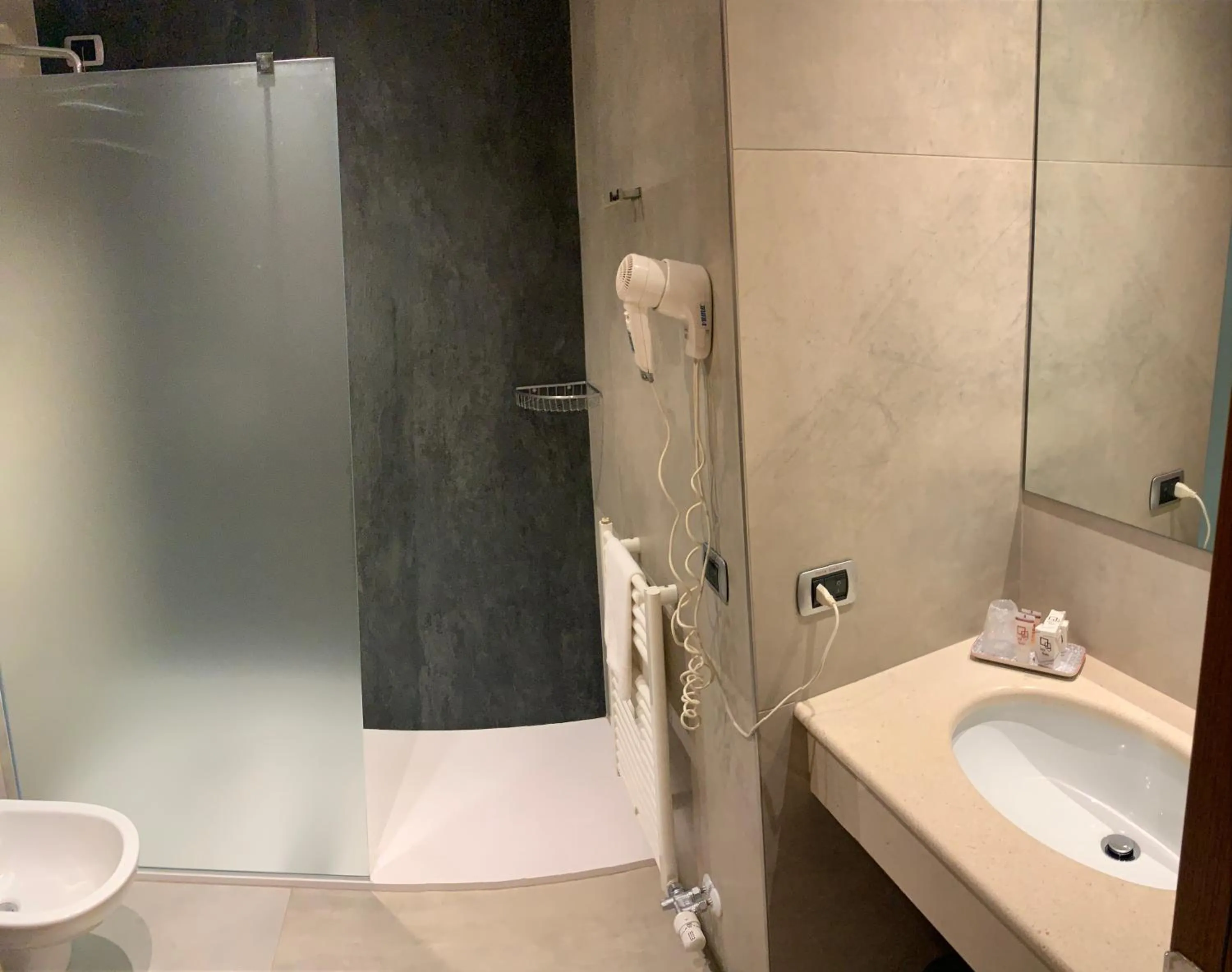 Shower in Hotel Corte Quadri
