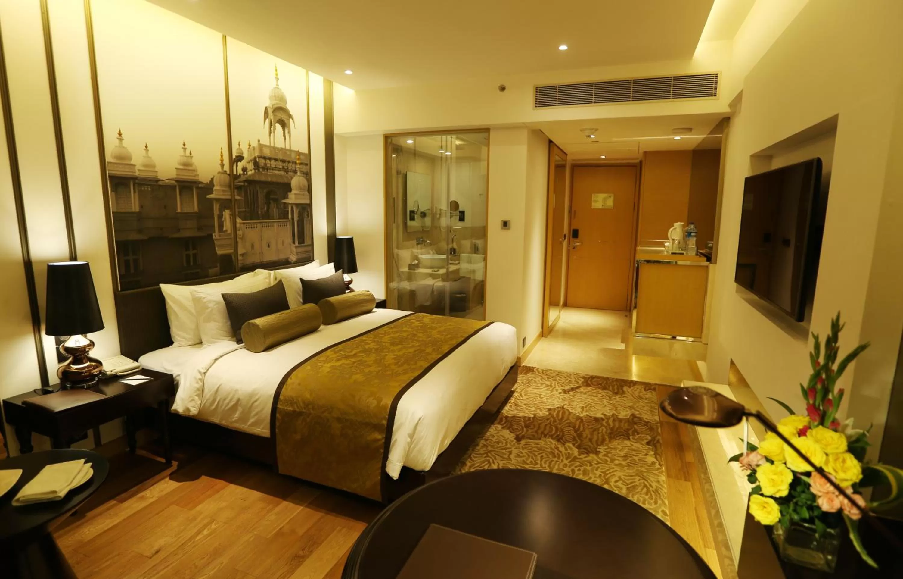 Photo of the whole room, Bed in Pride Plaza Hotel, Aerocity New Delhi