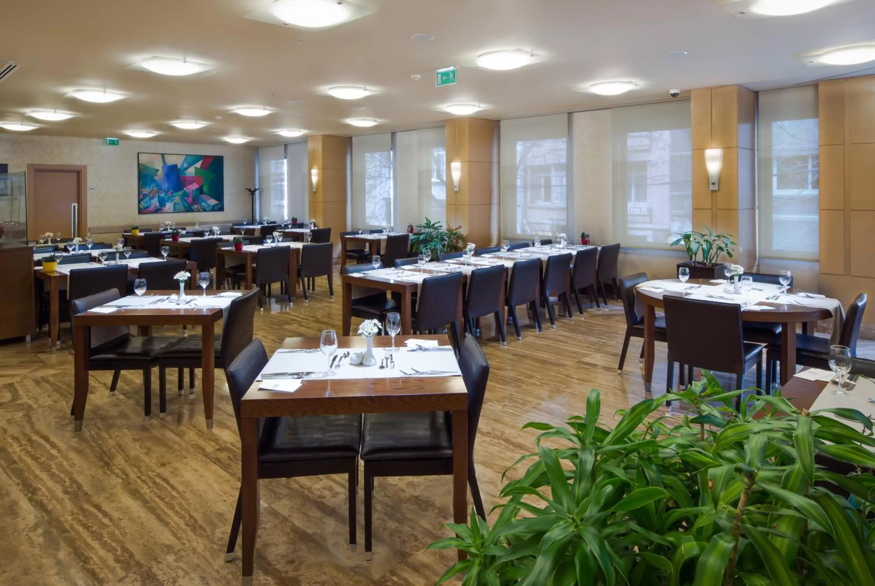 Restaurant/places to eat in Midtown Hotel