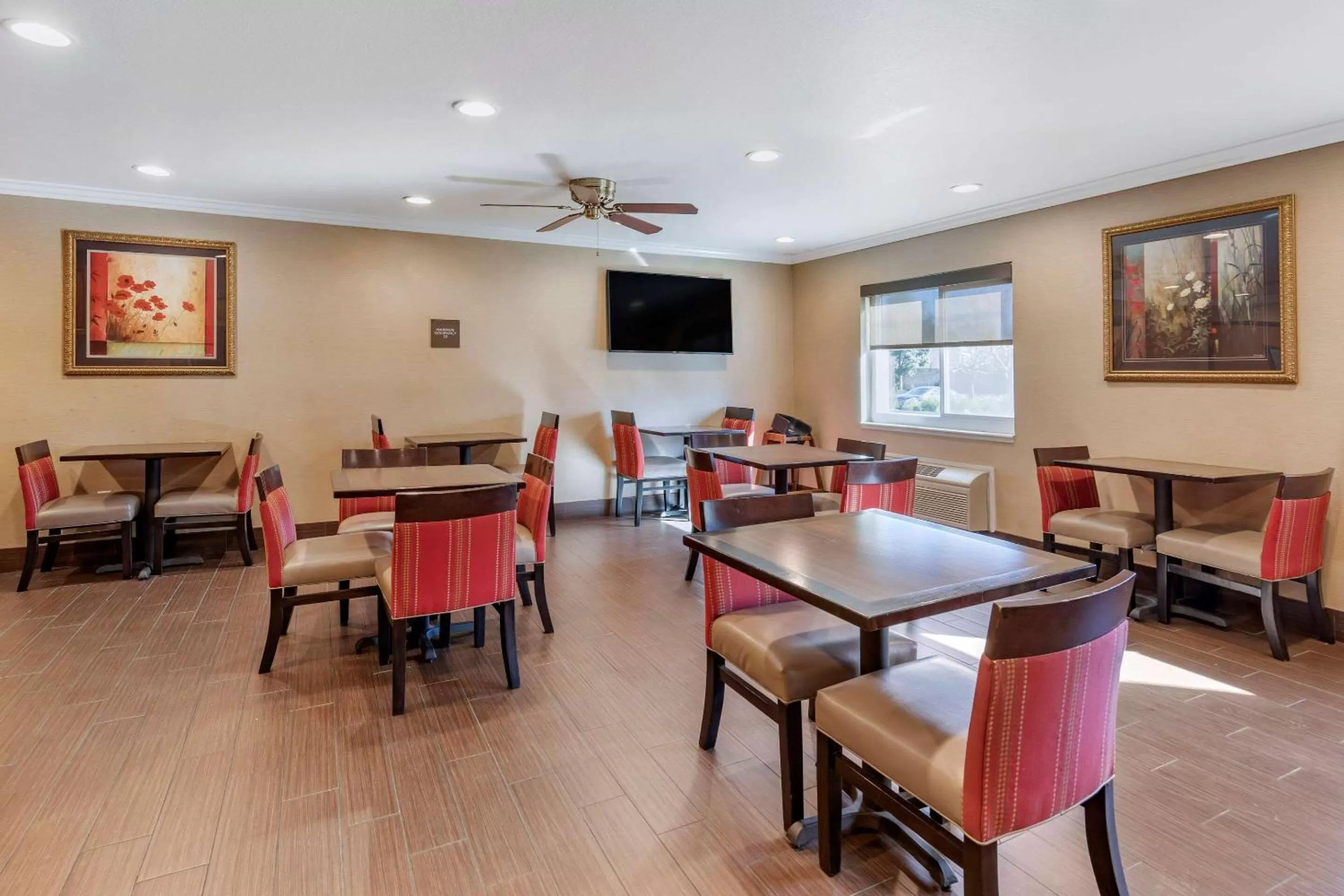 Restaurant/places to eat in Comfort Inn Fontana