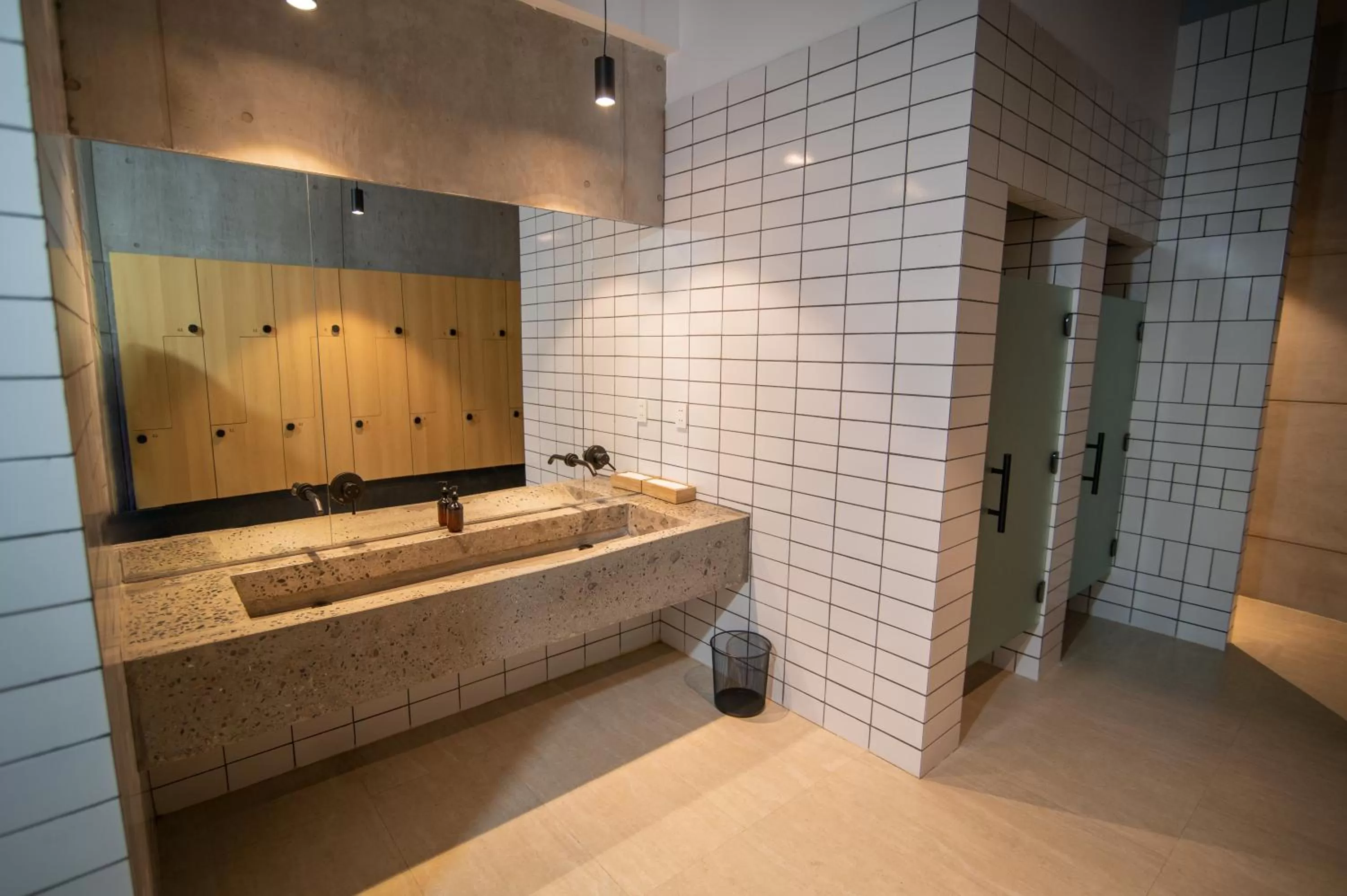 Bathroom in Met Hotel