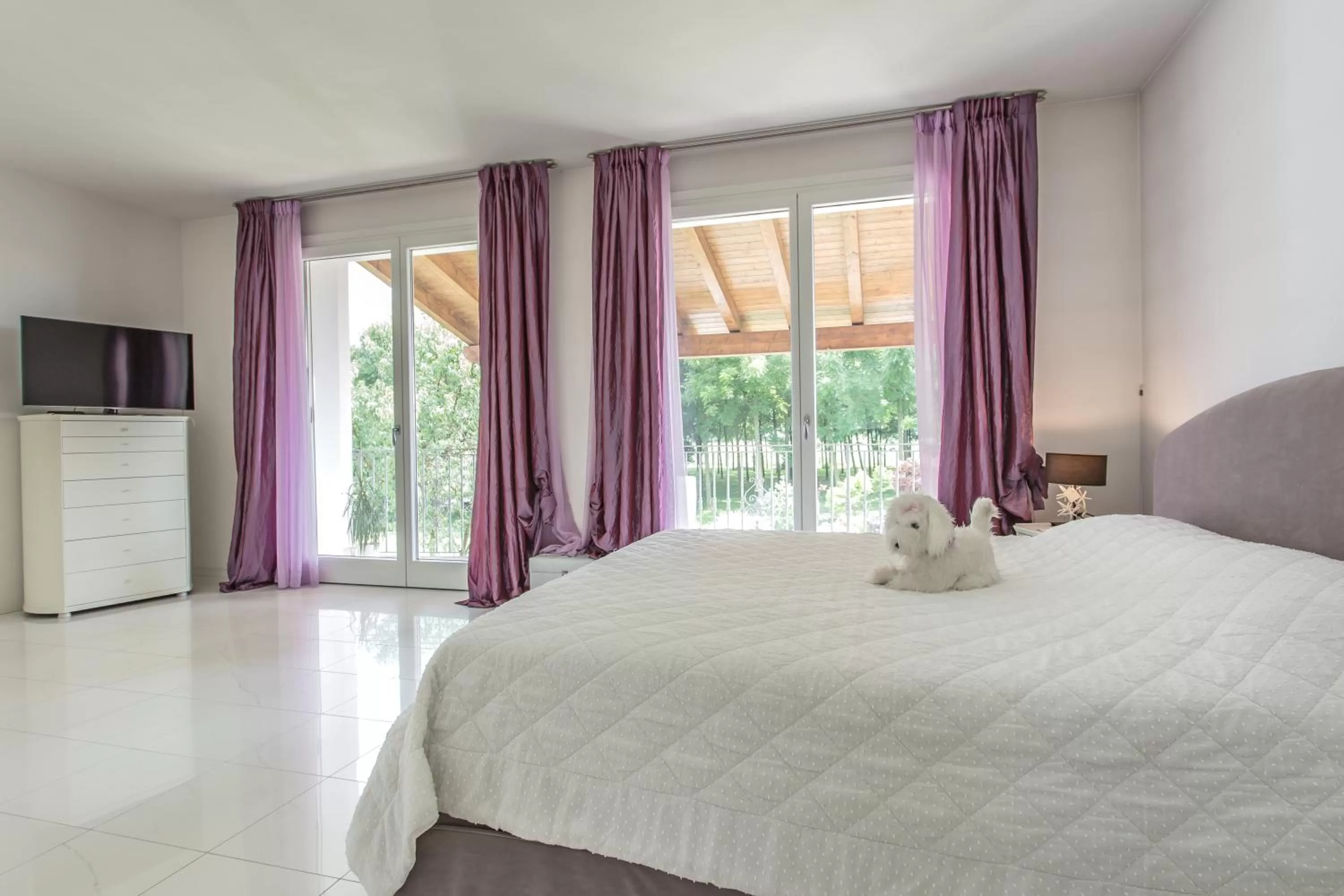 Bedroom, Bed in Pool & Garden Villa Lelia