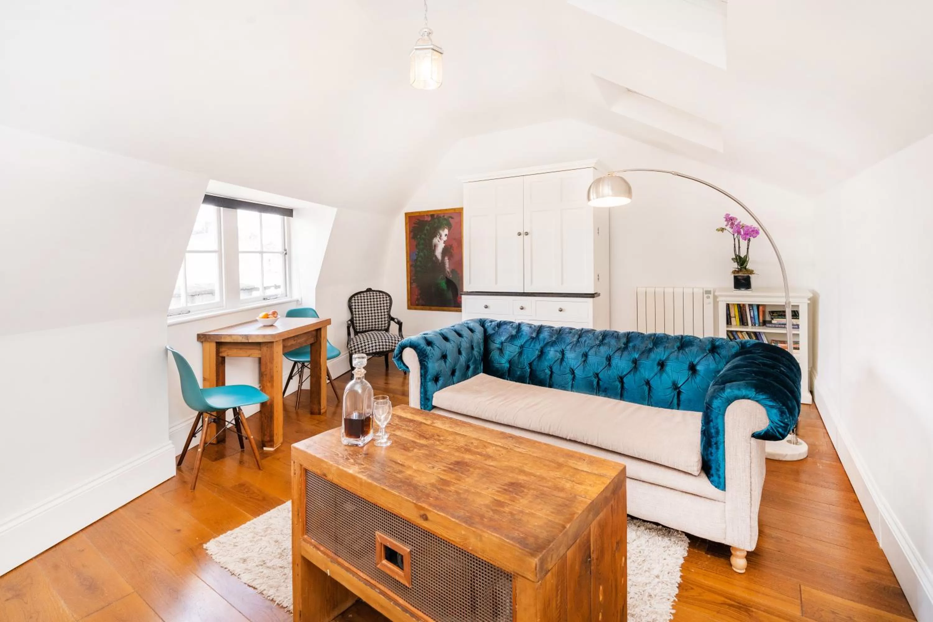 Living room, Seating Area in Berkeley Suites