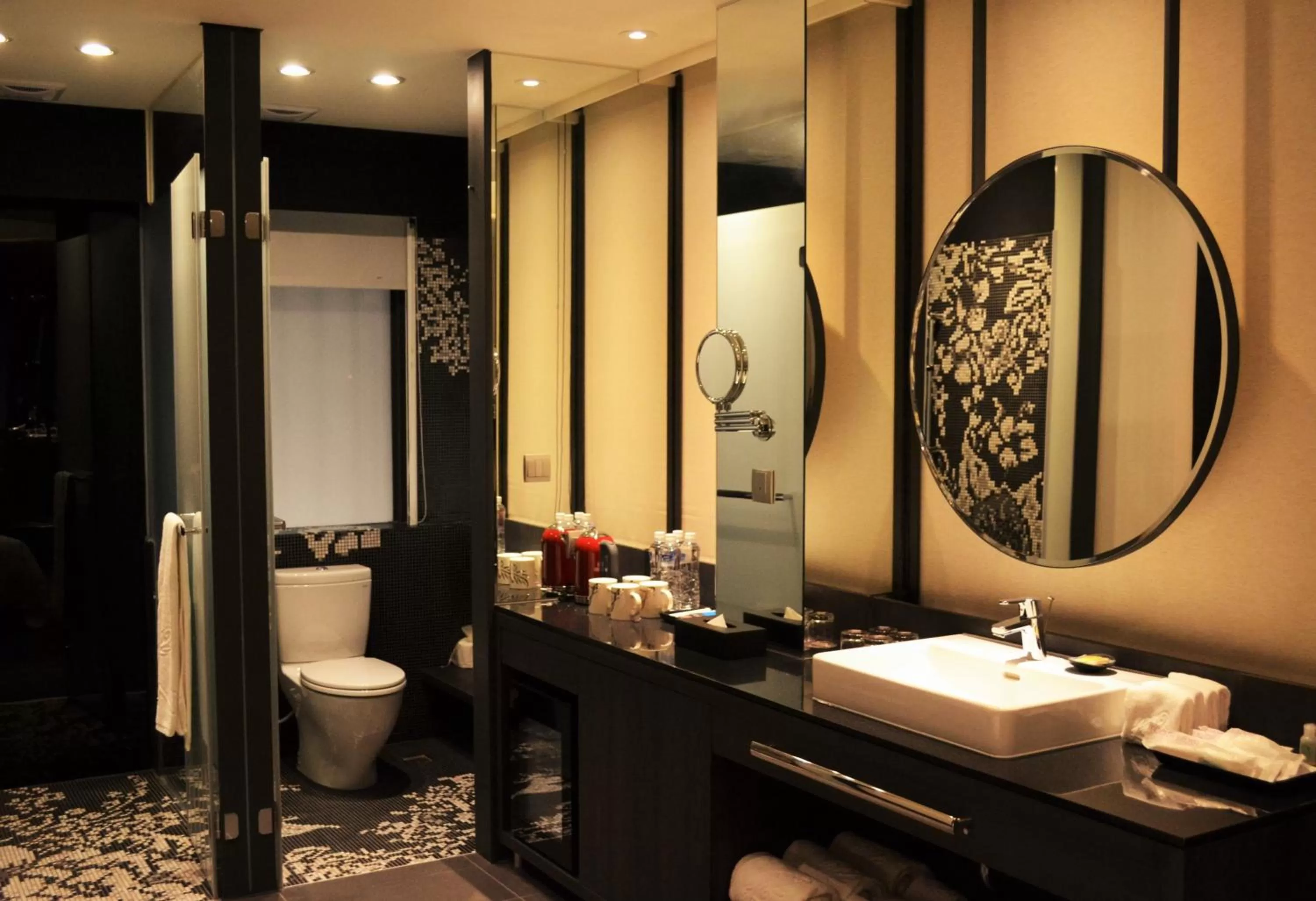 Toilet, Bathroom in Hotel Lainn