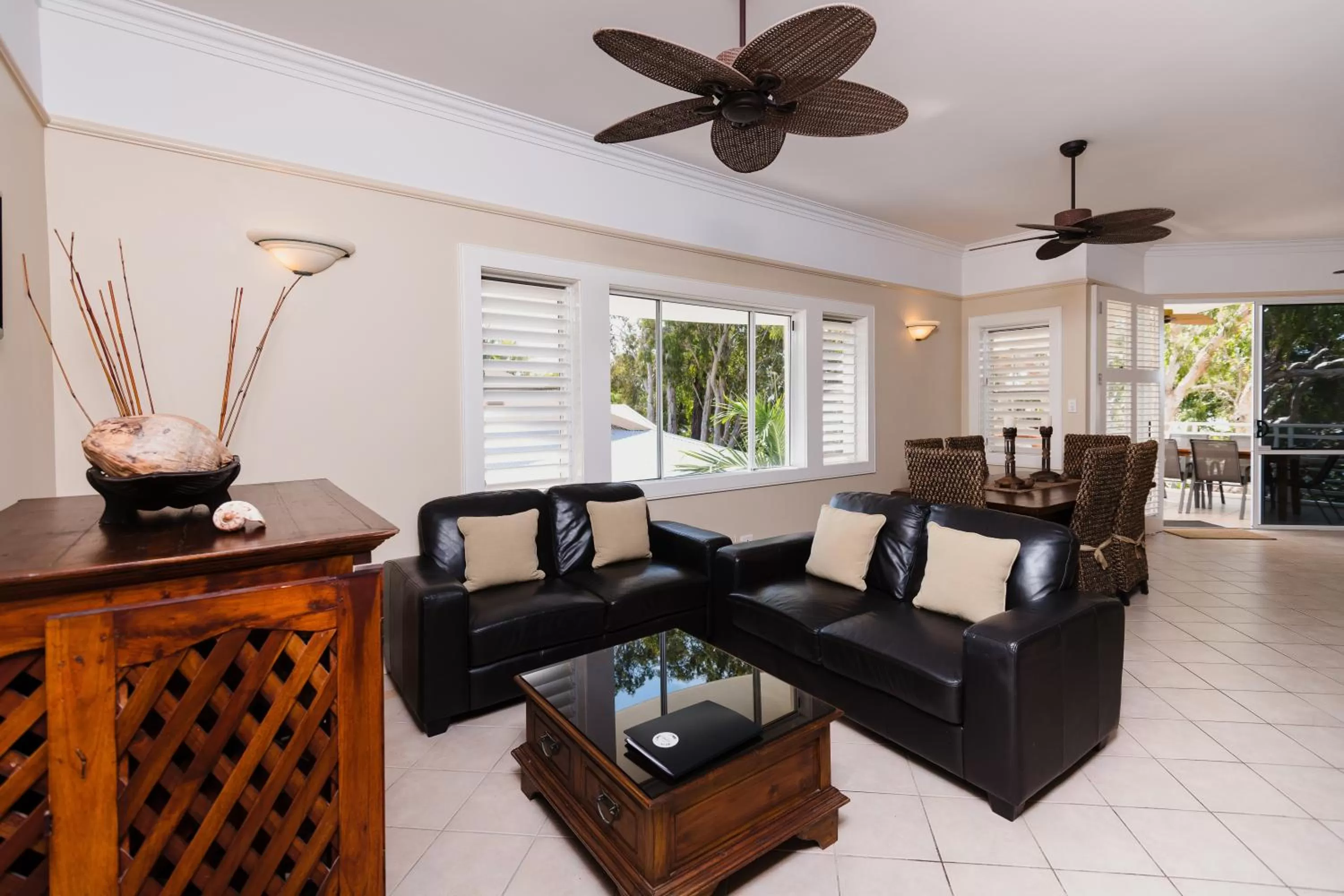 Living room in Villa Beach Palm Cove
