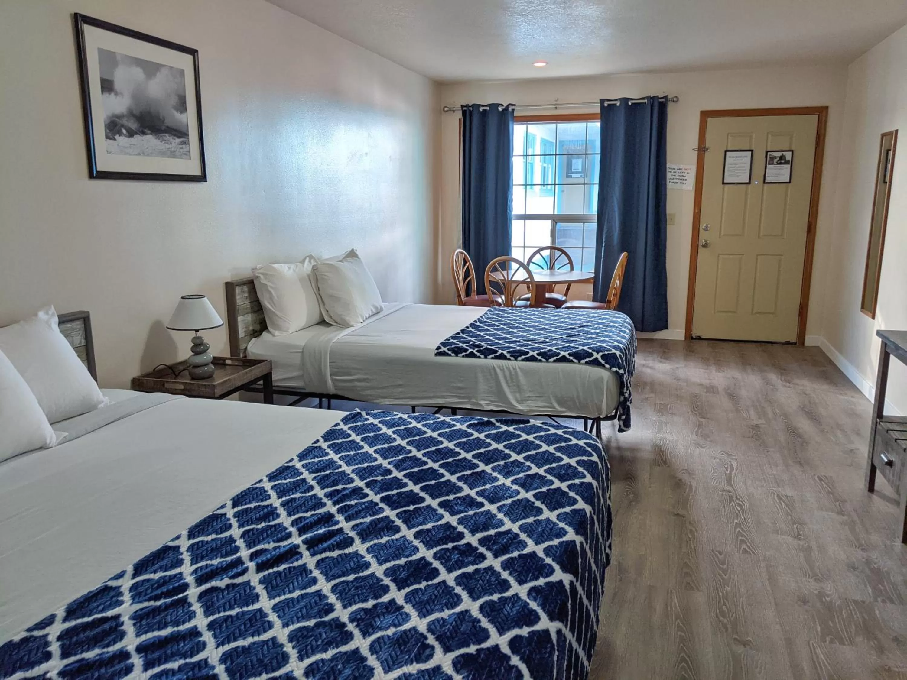 Photo of the whole room, Bed in Hillcrest Inn