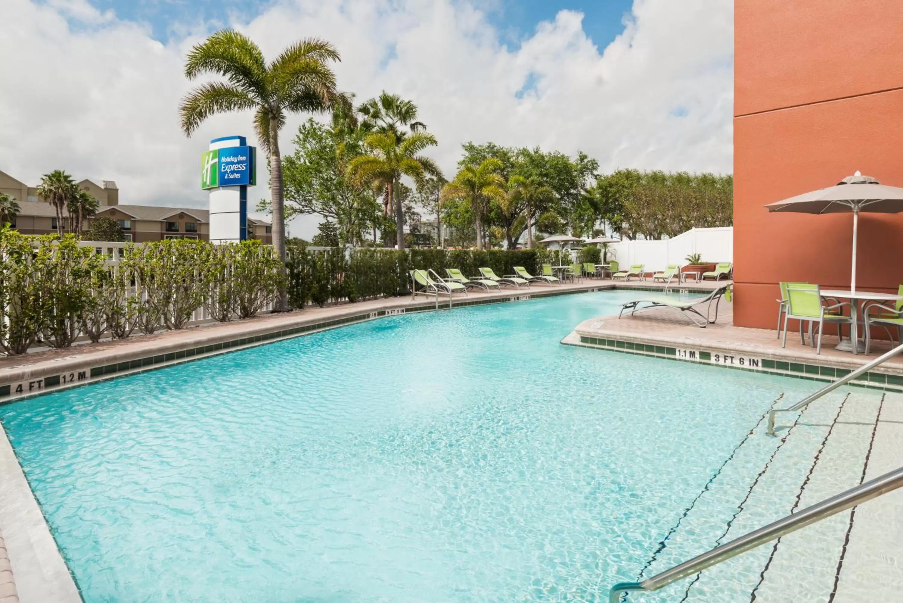 Holiday Inn Express & Suites - Nearest Universal Orlando by IHG