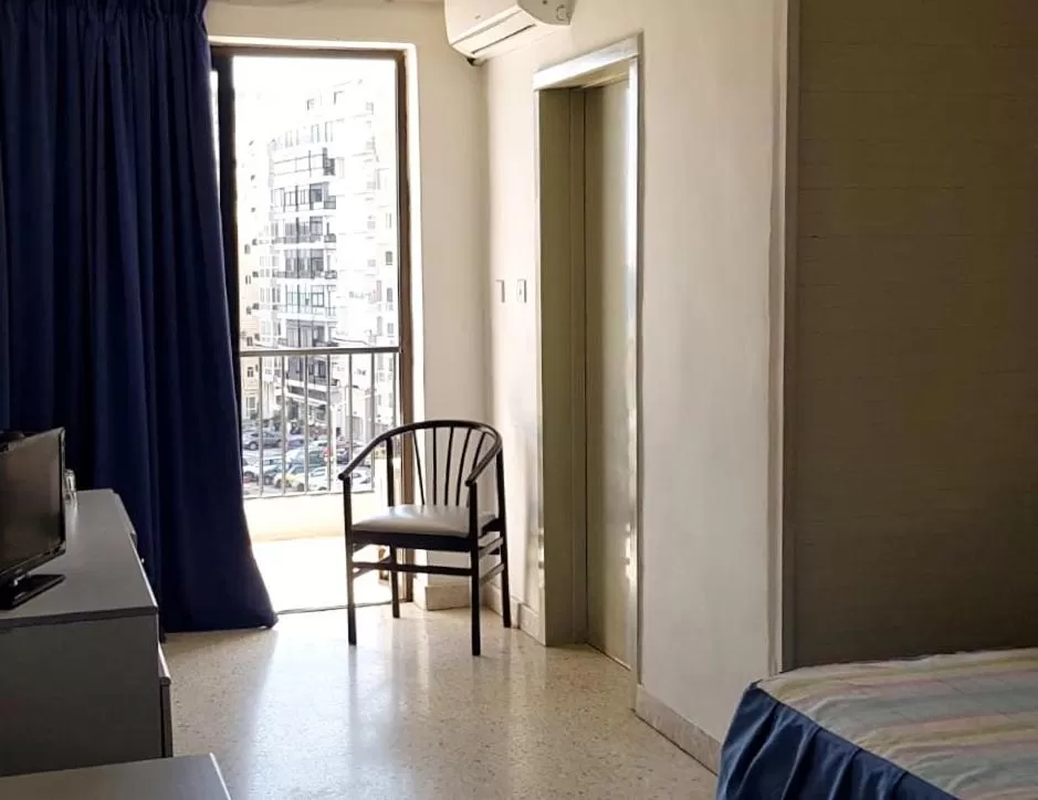 Bedroom, Bed in Roma Hotel