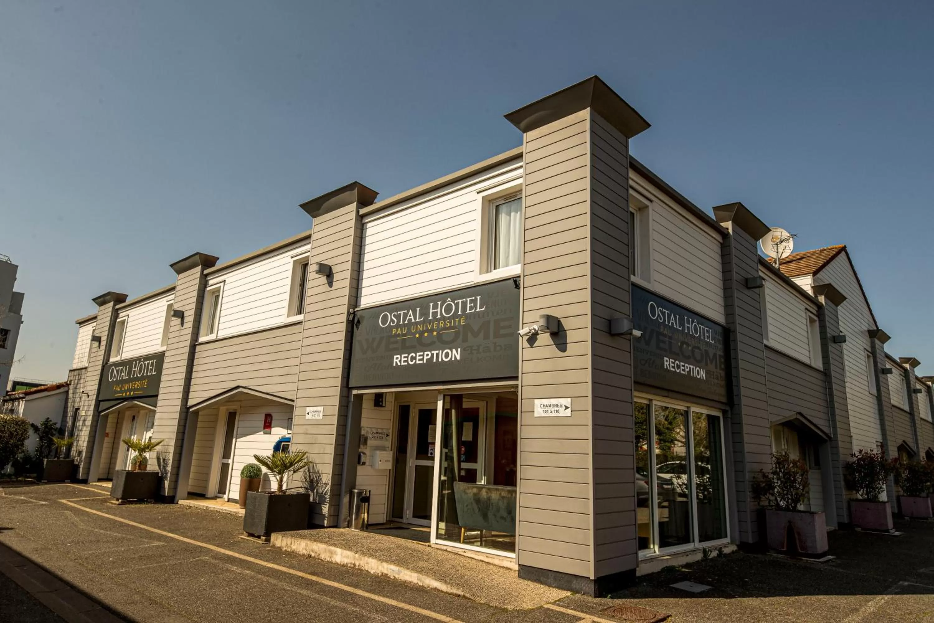 Property building in Ostal Pau Universite - Sure Hotel Collection by Best Western