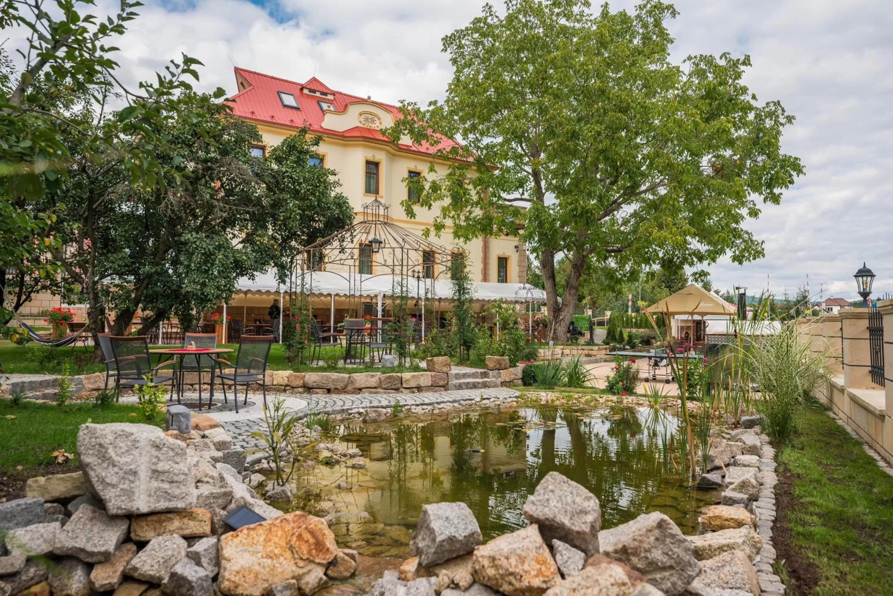 Restaurant/places to eat, Property Building in Villa Libosad