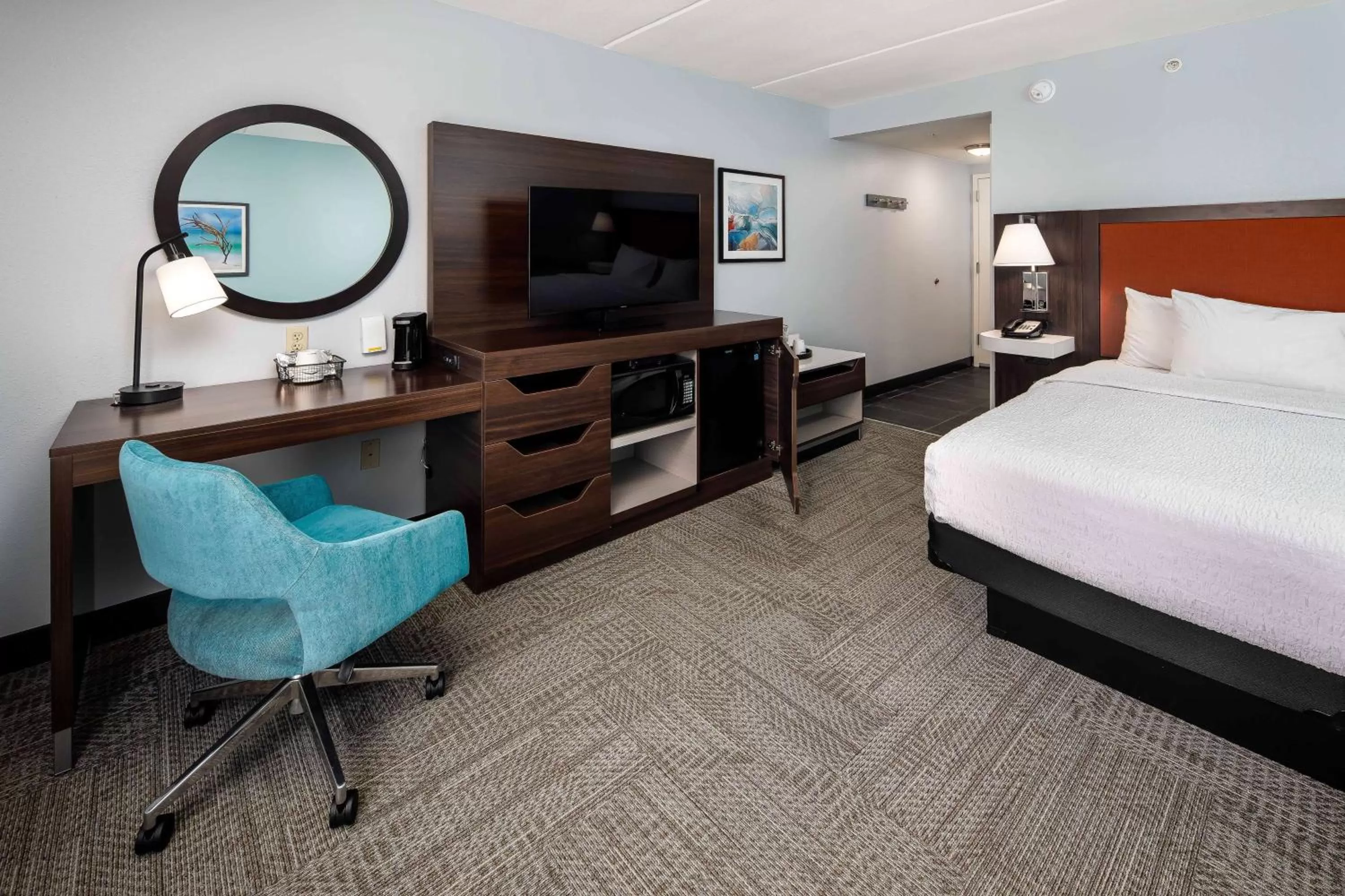Bedroom, Bed in Hampton Inn & Suites Navarre