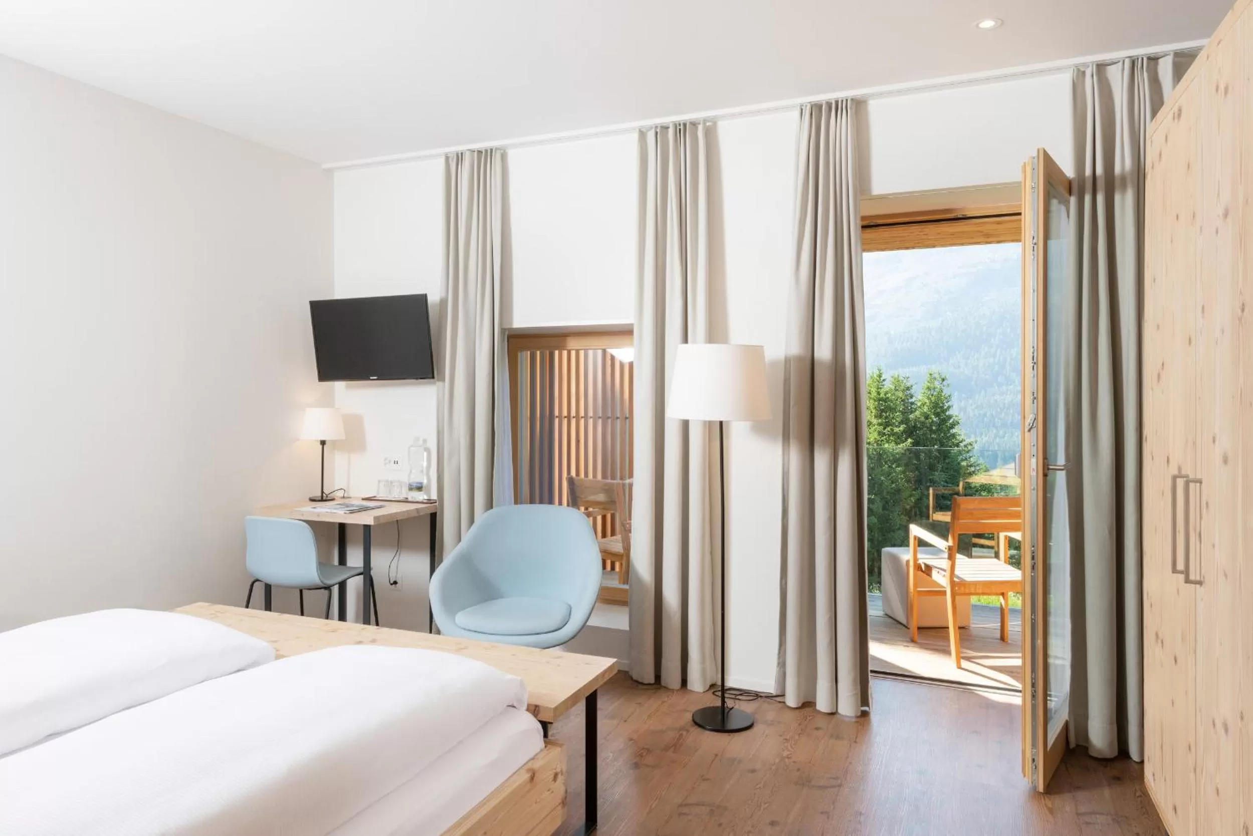 Photo of the whole room, Bed in Randolins Familienresort