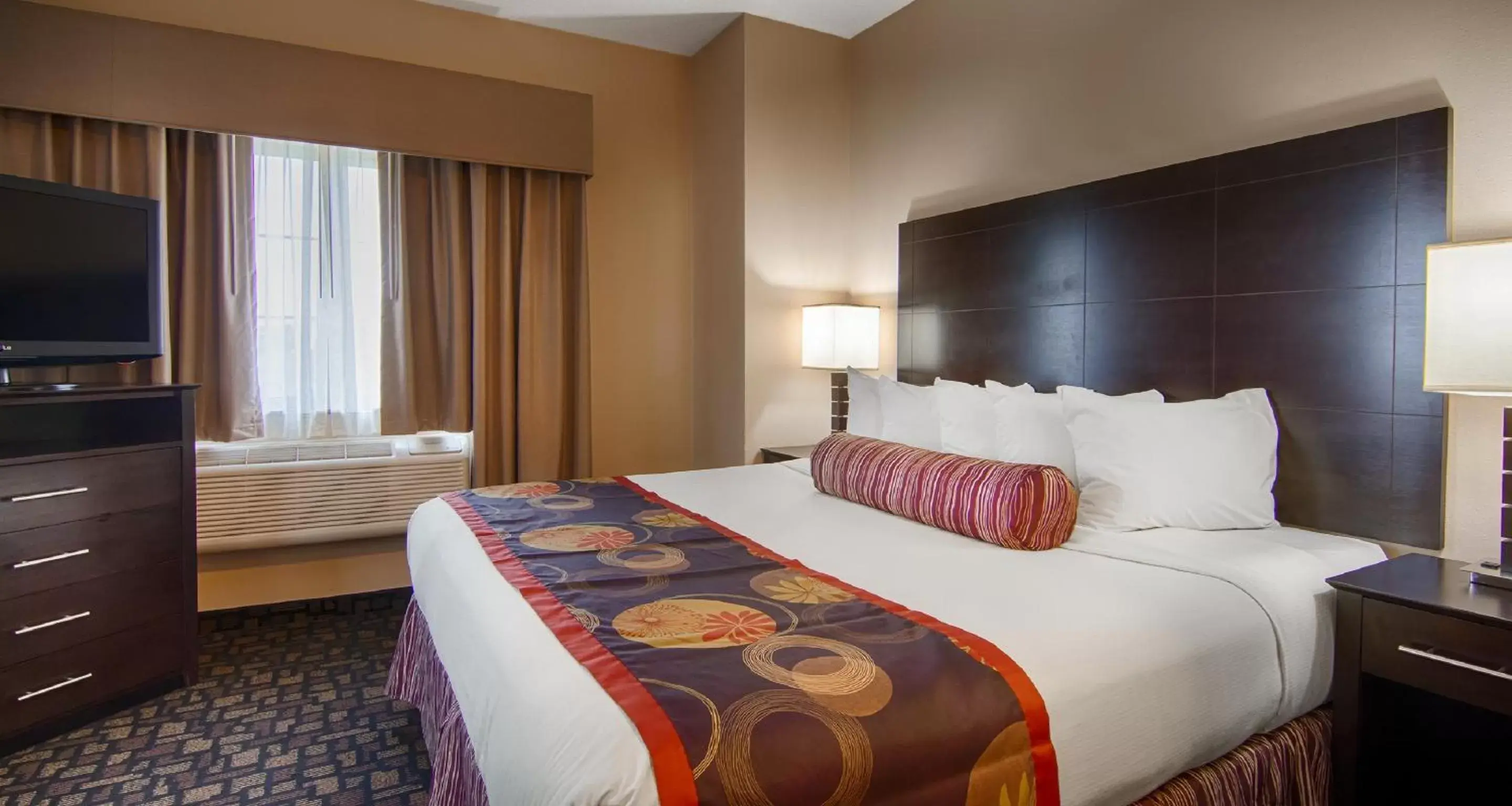 King Room with Roll-In Shower - Disability Access/Non-Smoking in Best Western Plover-Stevens Point Hotel & Conference Center King Room with Roll-In Shower - Disability Access/Non-Smoking in Best Western Plover-Stevens Point Hotel & Conference Center