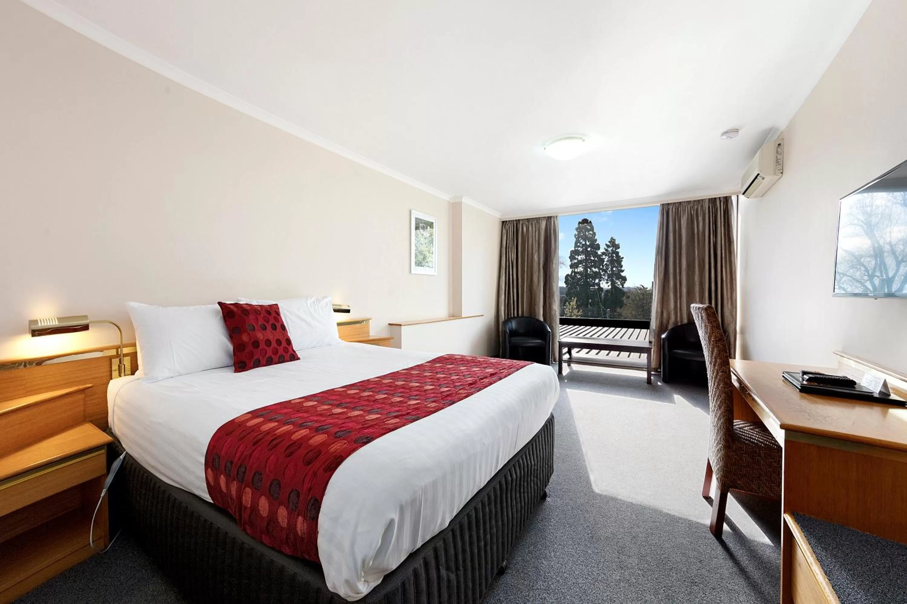 Bed in Commodore Regent Launceston