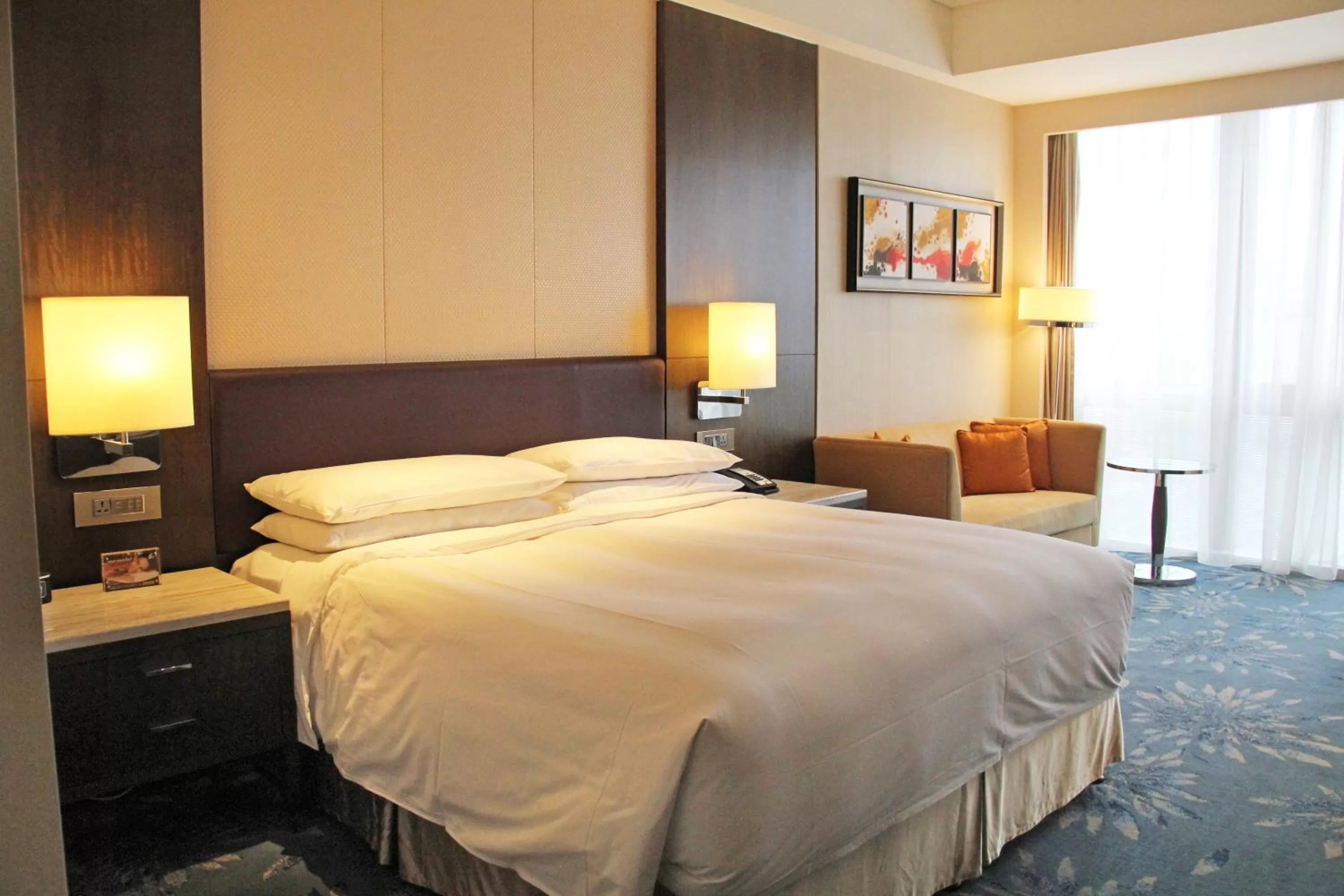 Bed in Shanghai Marriott Hotel Pudong East - Only a 20 minute drive from Disney