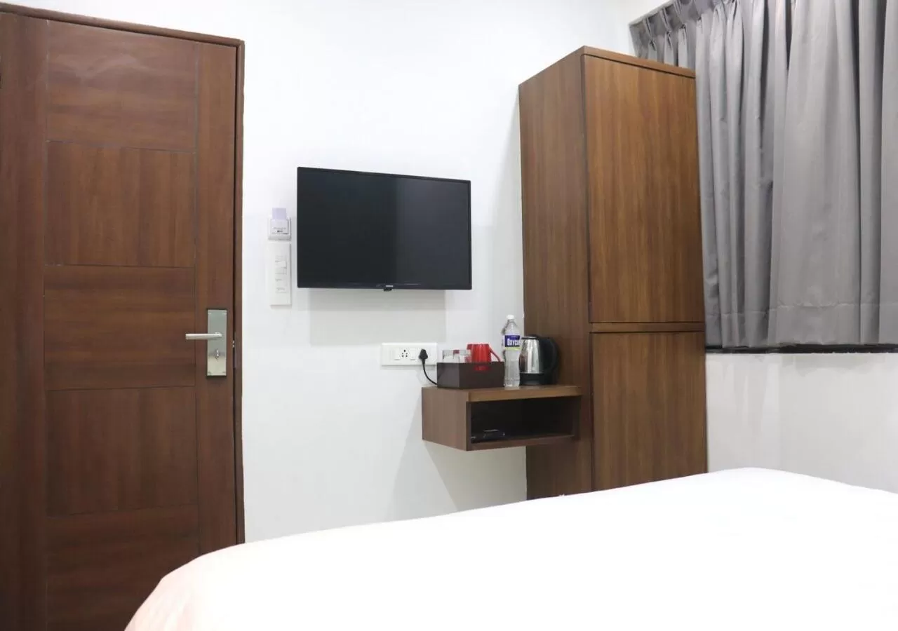 Bedroom in Sharman Suites