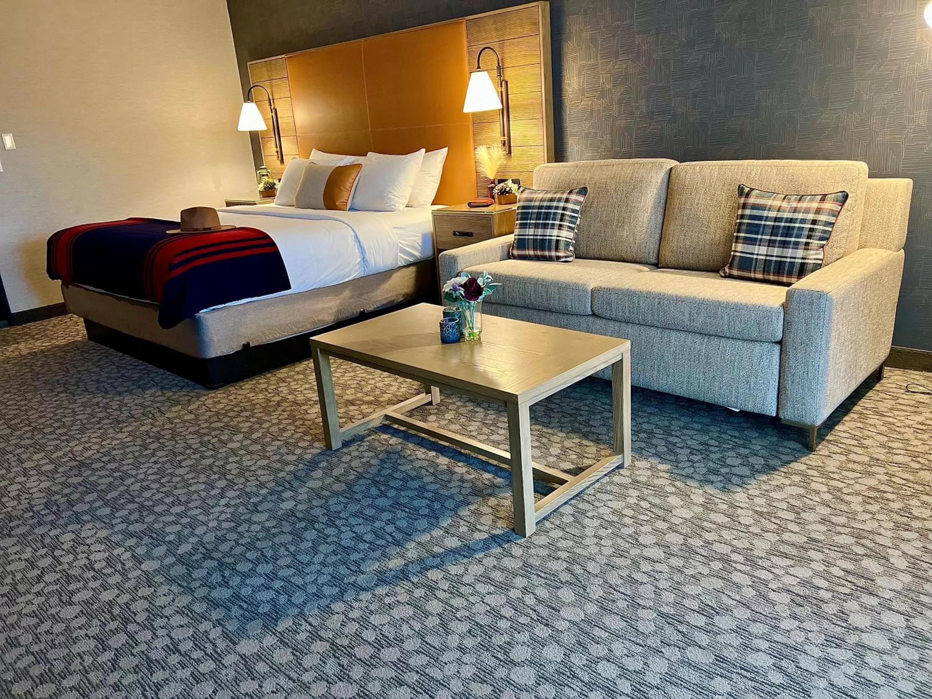 Bedroom, Bed in Riverhouse Lodge