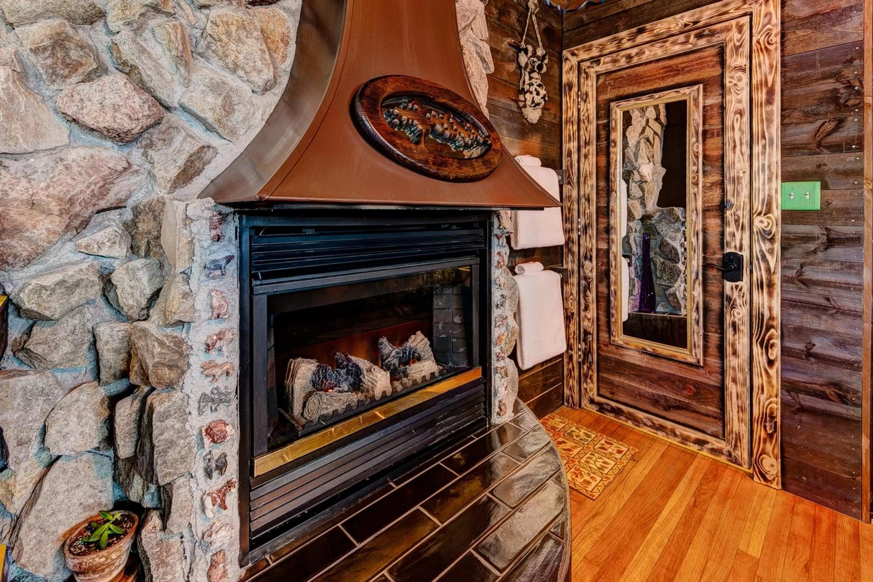 Decorative detail in The Oasis on Eisenhower