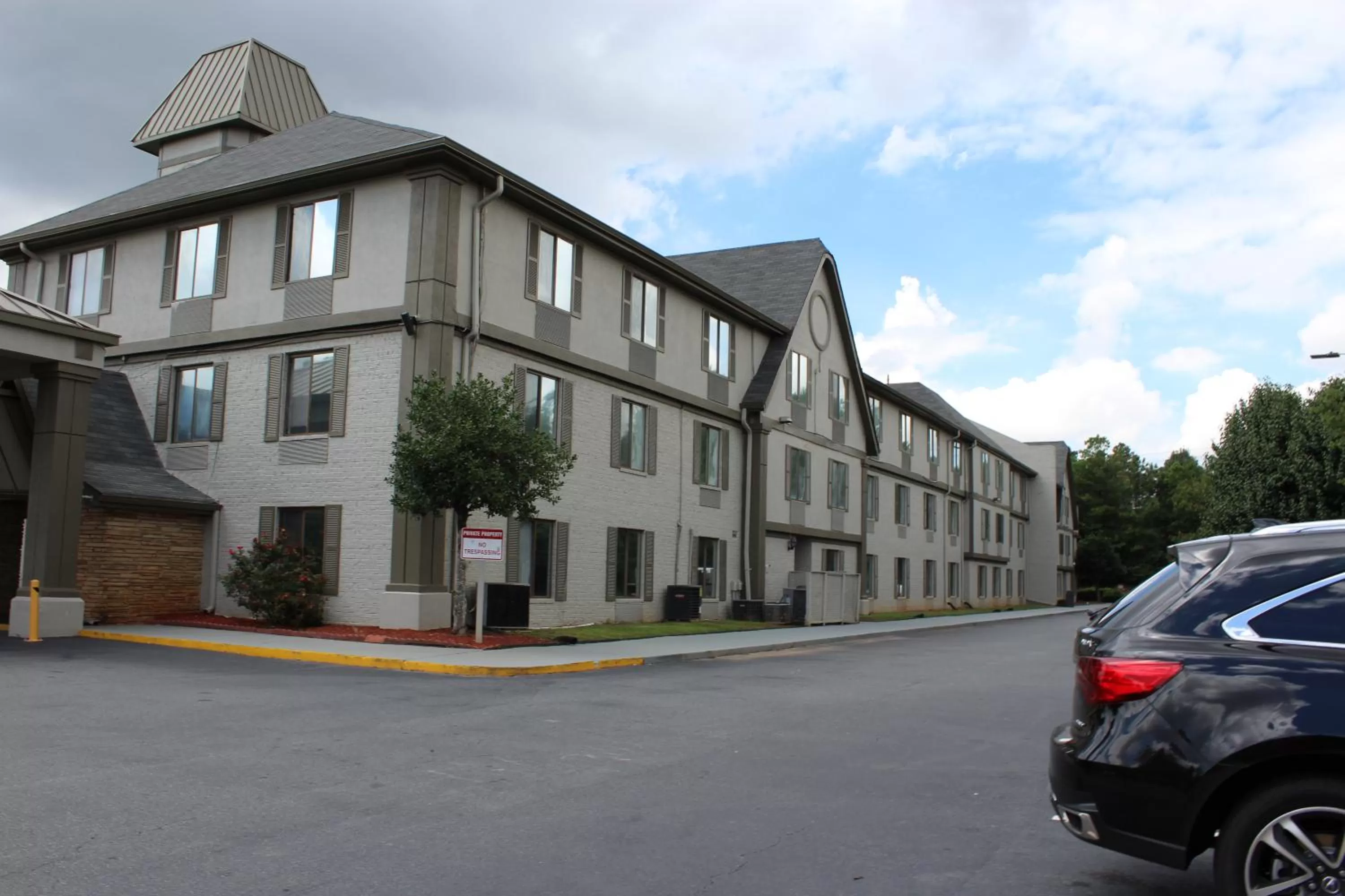 Property building in Araamda Inn