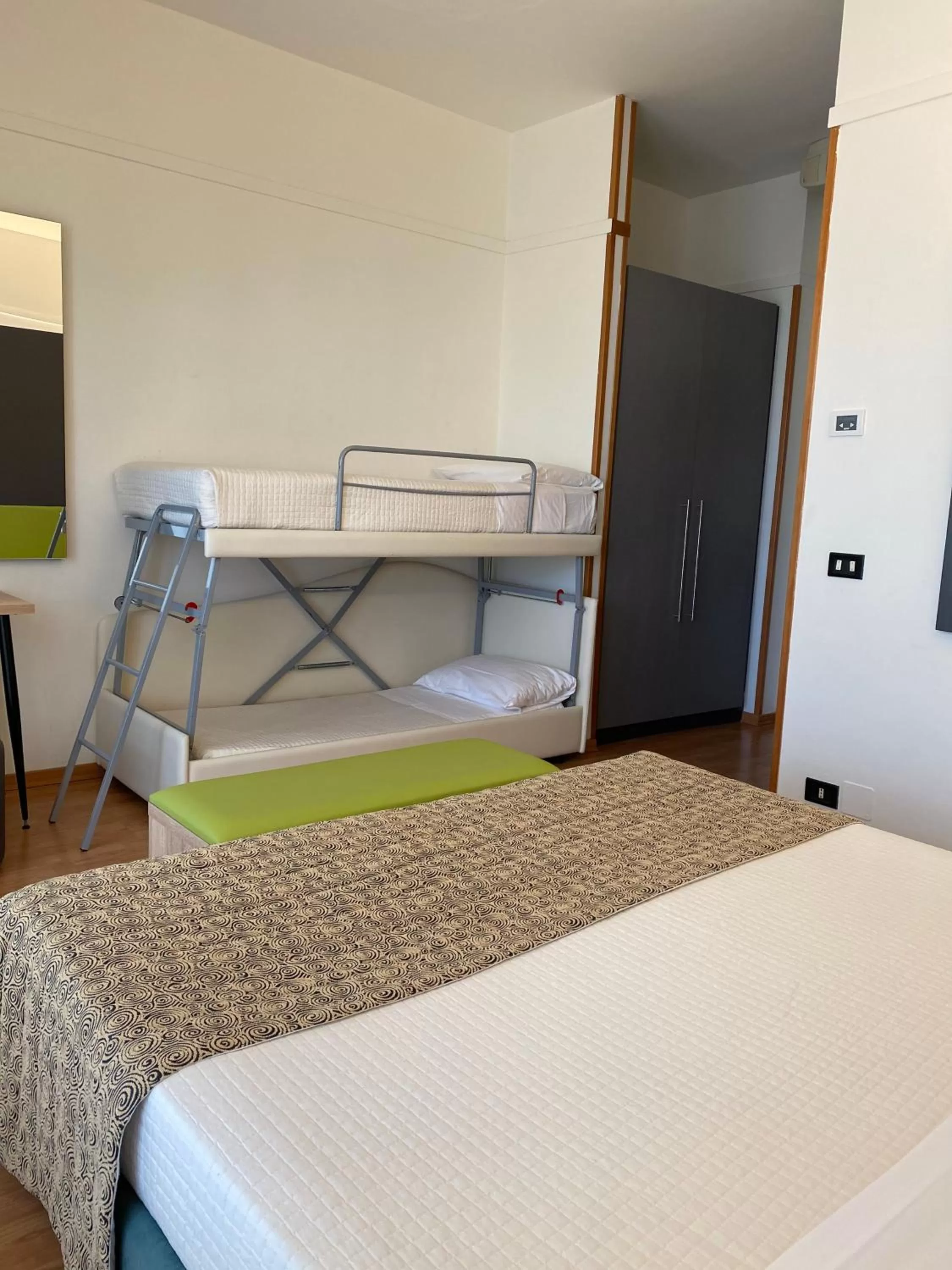 bunk bed, Bed in Hotel St Gregory Park