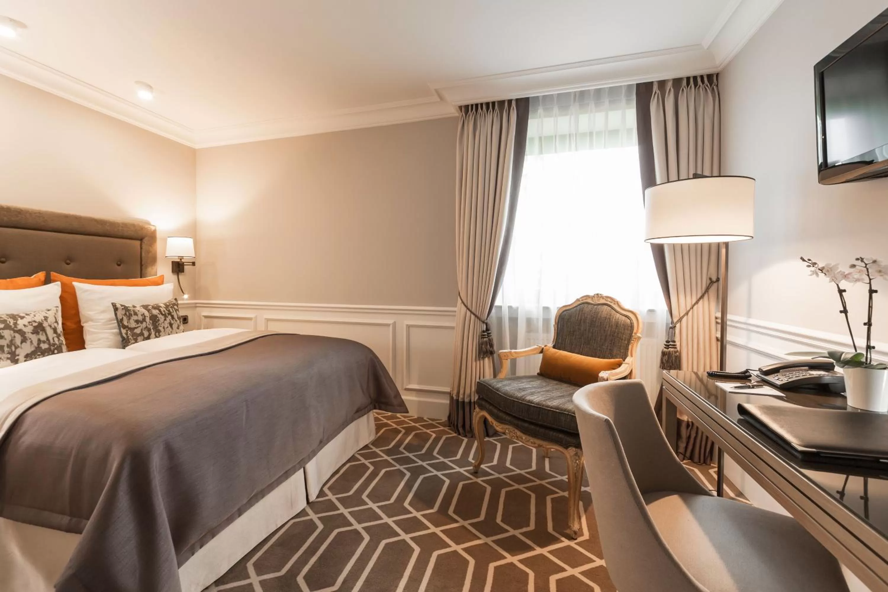 Bed in Althoff Hotel Fürstenhof