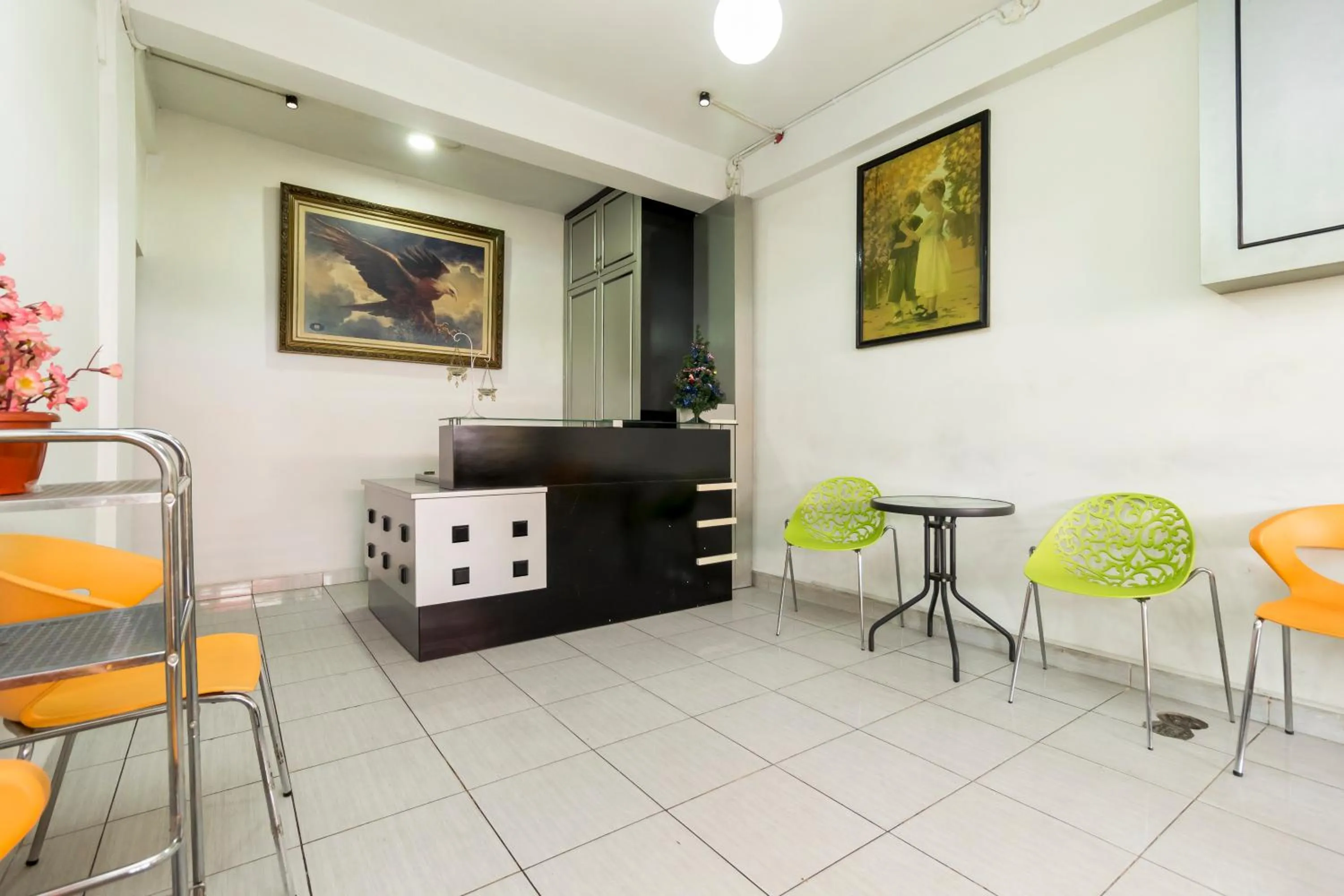 Lobby or reception in Reddoorz near Gajah Mada Plaza 2
