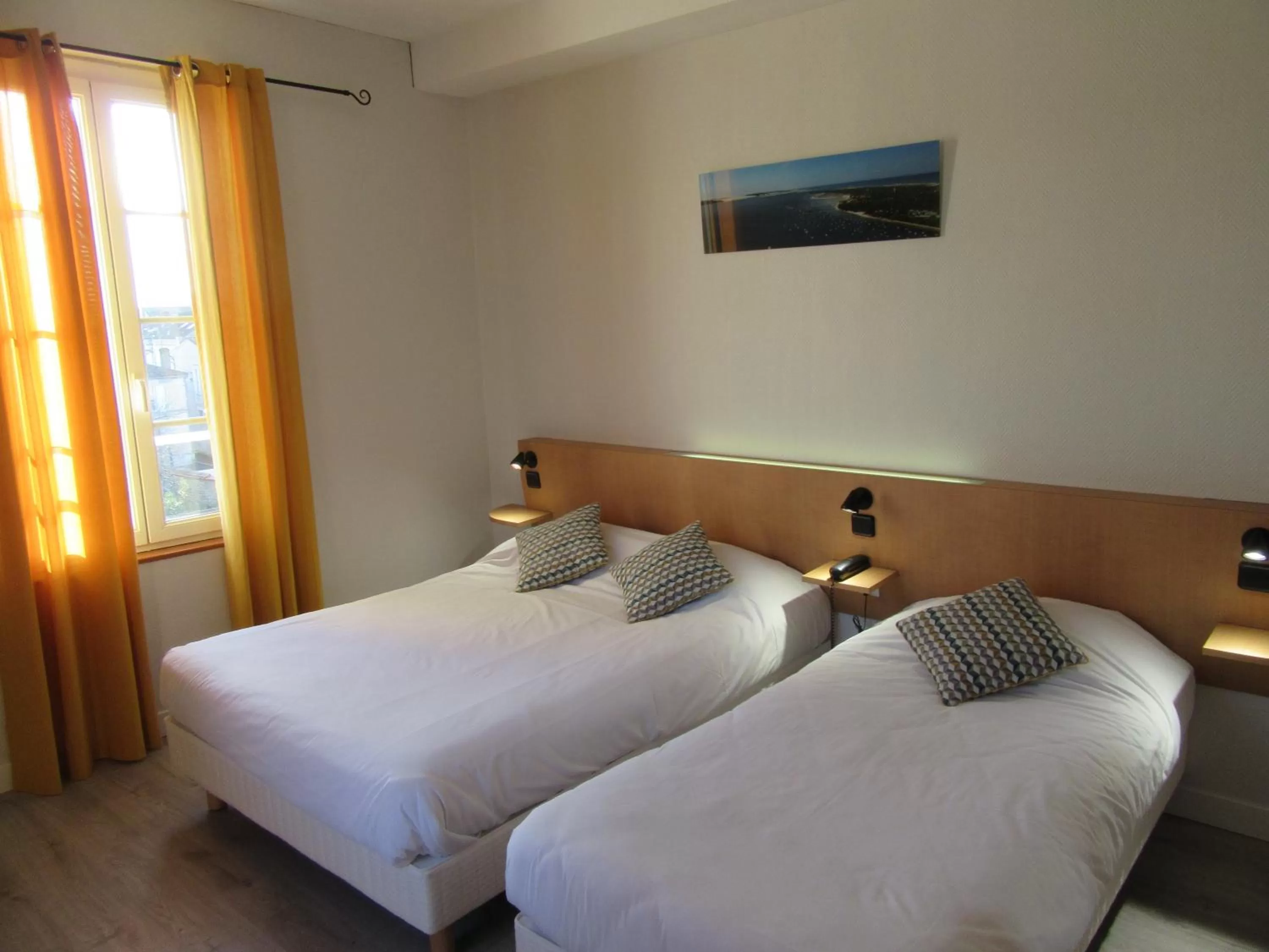 Bed in Hotel de France