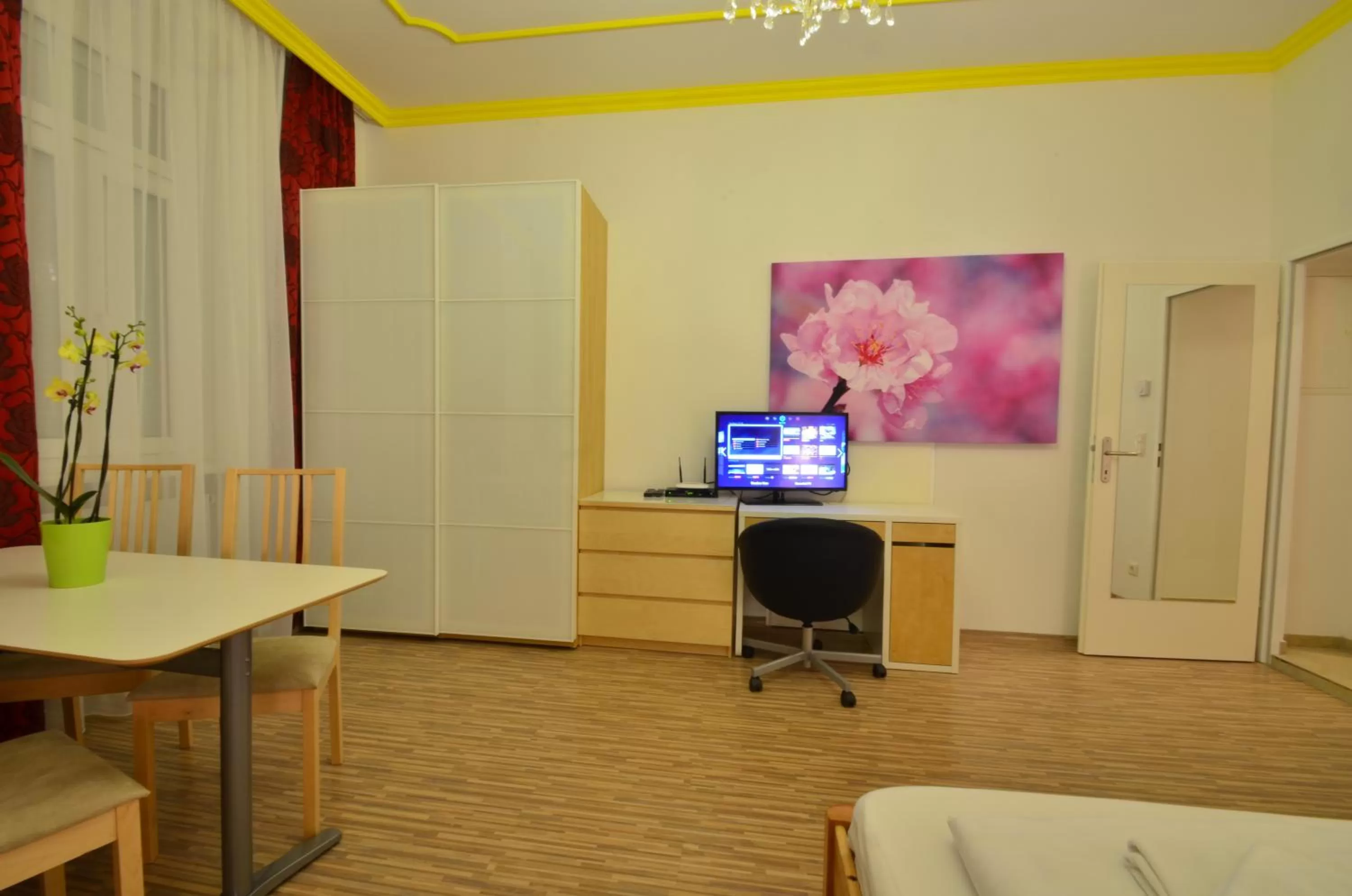TV and multimedia in AJO Apartments - Messe City Flat - Self-Check-in