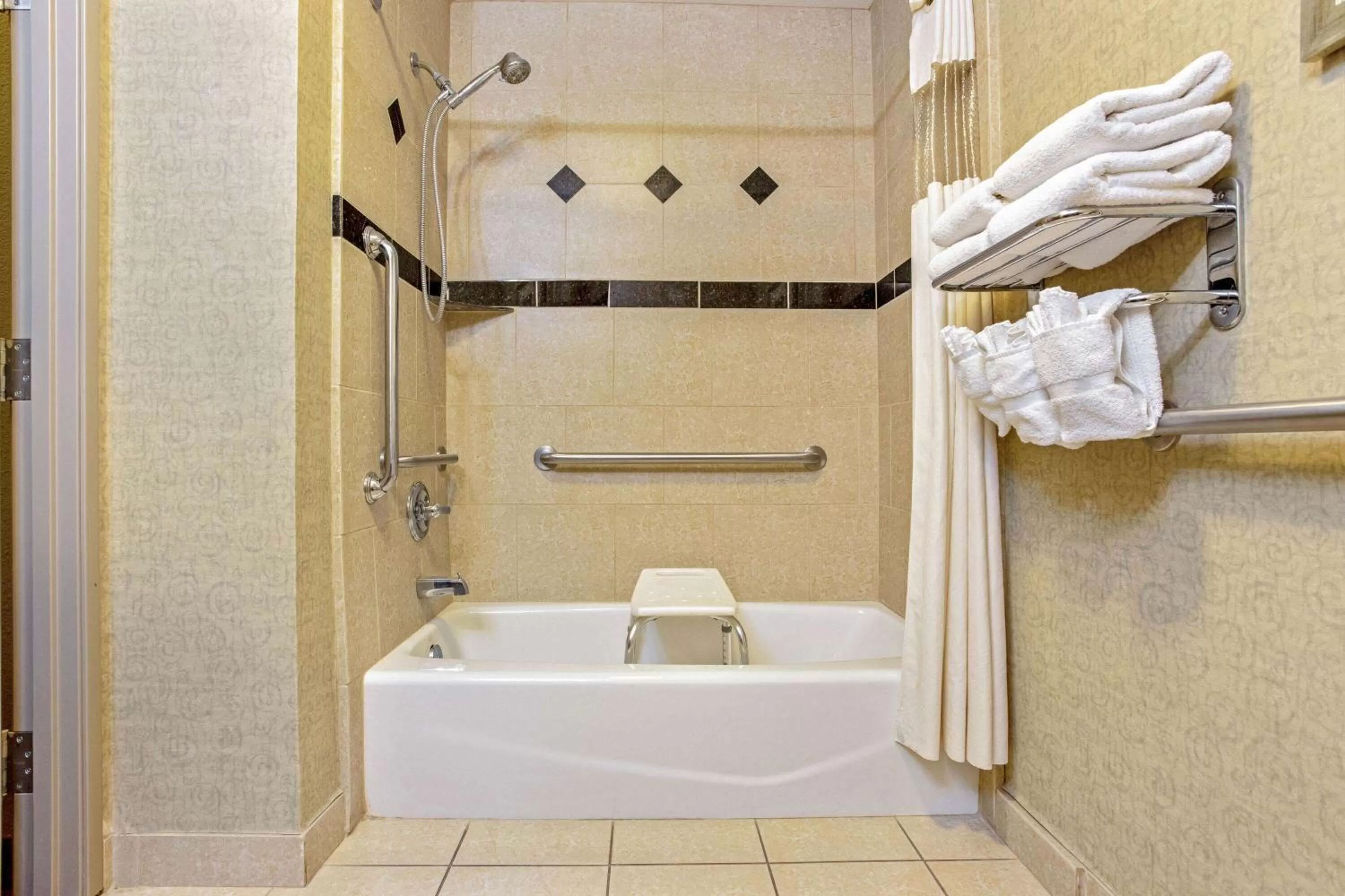 Bathroom in La Quinta by Wyndham Cleburne