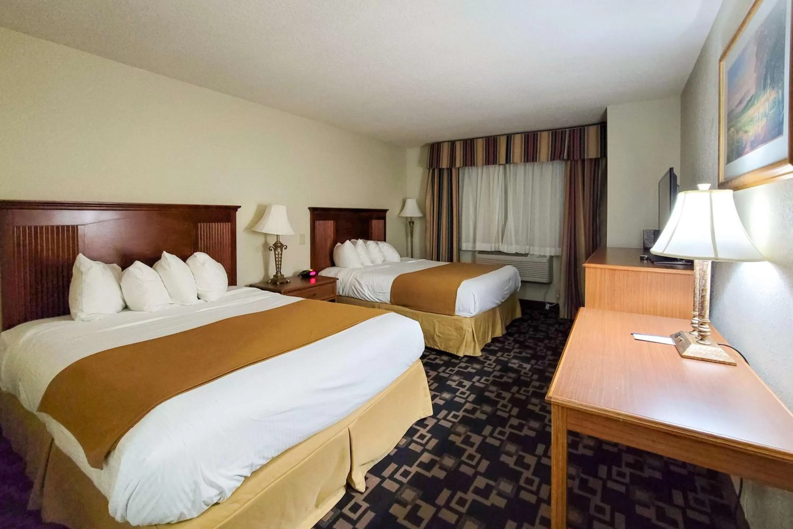Photo of the whole room, Bed in Comfort Inn & Suites Shakopee Downtown Area