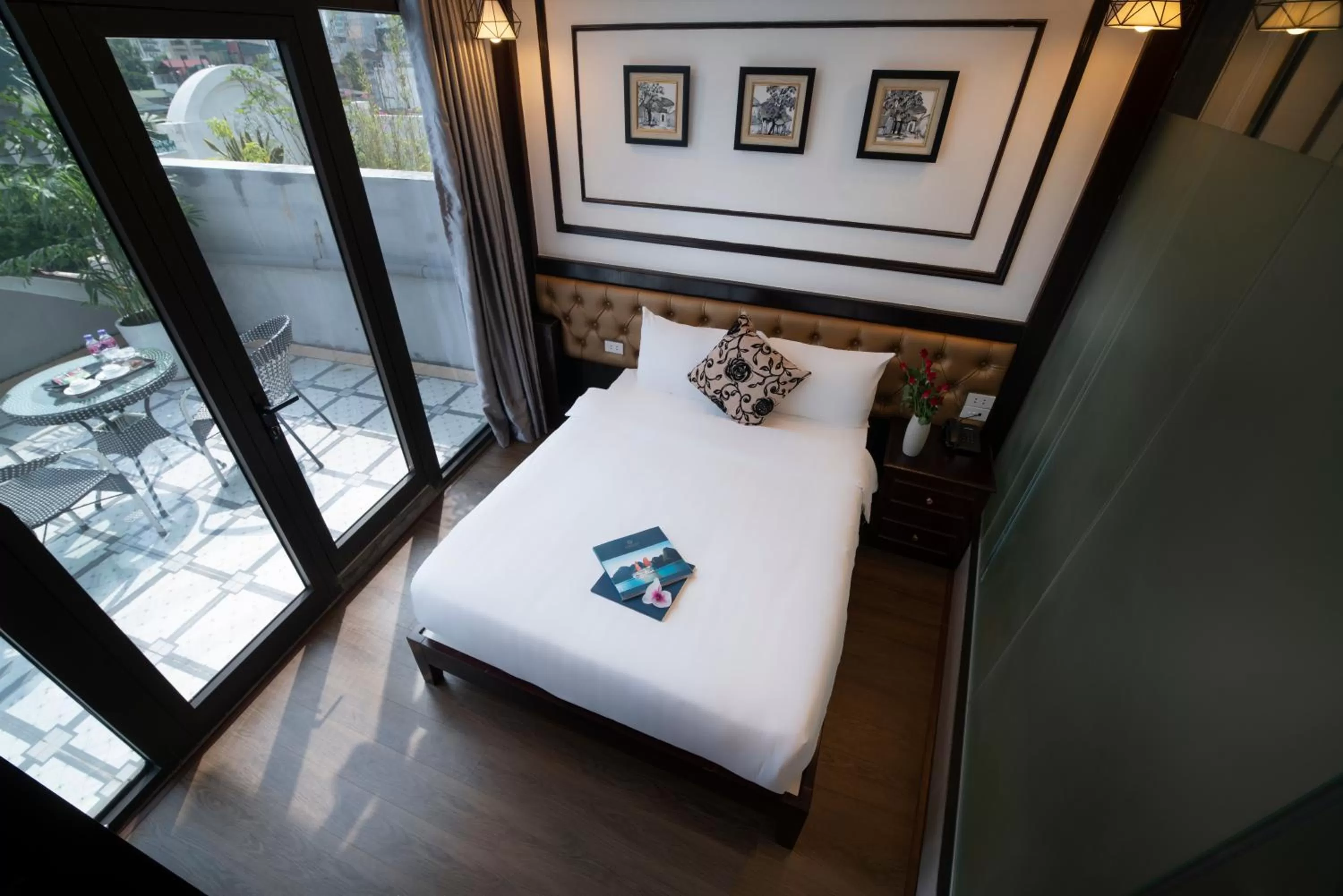 View (from property/room), Bed in Le Beryl Hanoi Hotel