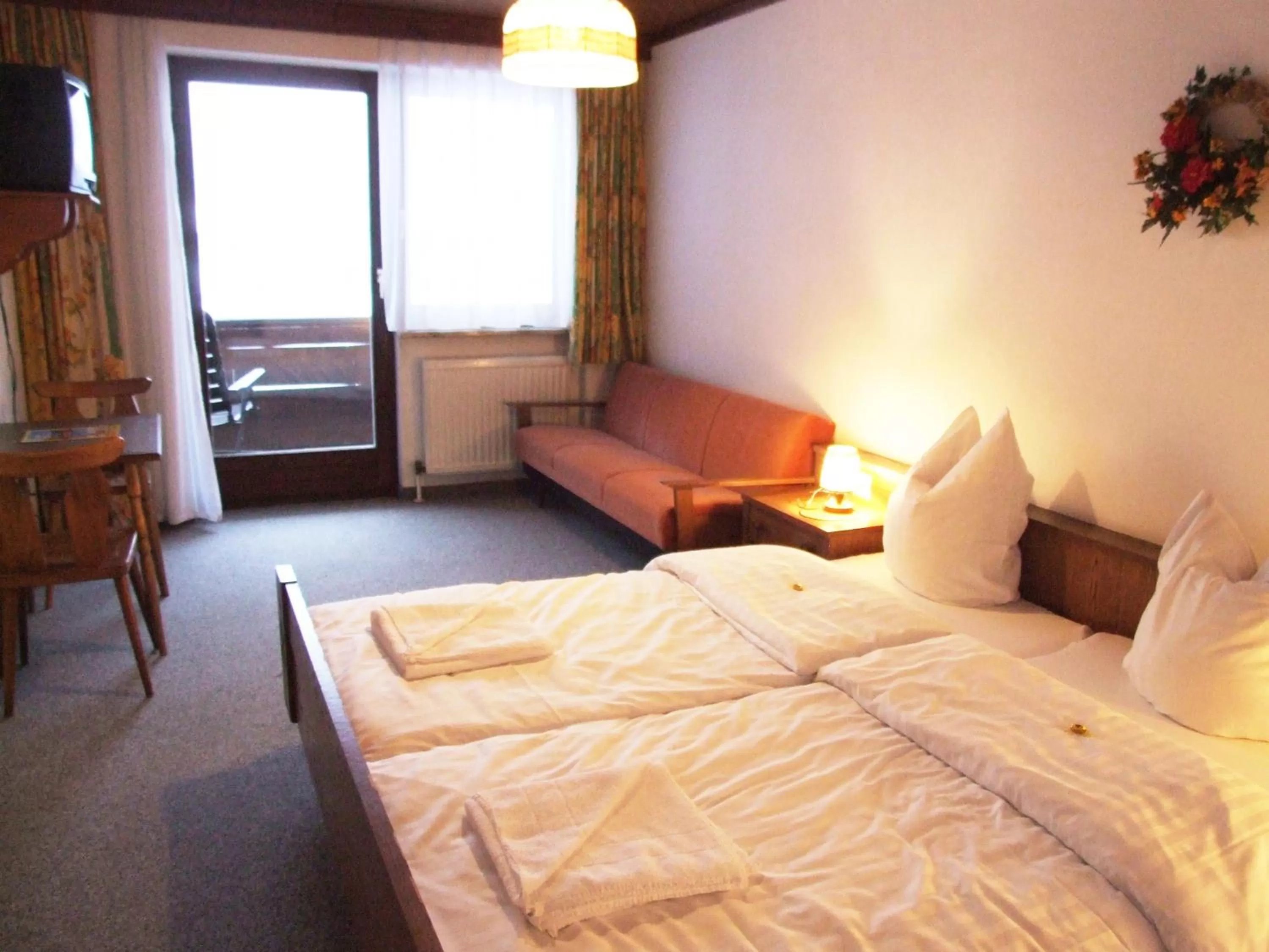 Bedroom, Bed in Haus Alpina by Châtel Reizen