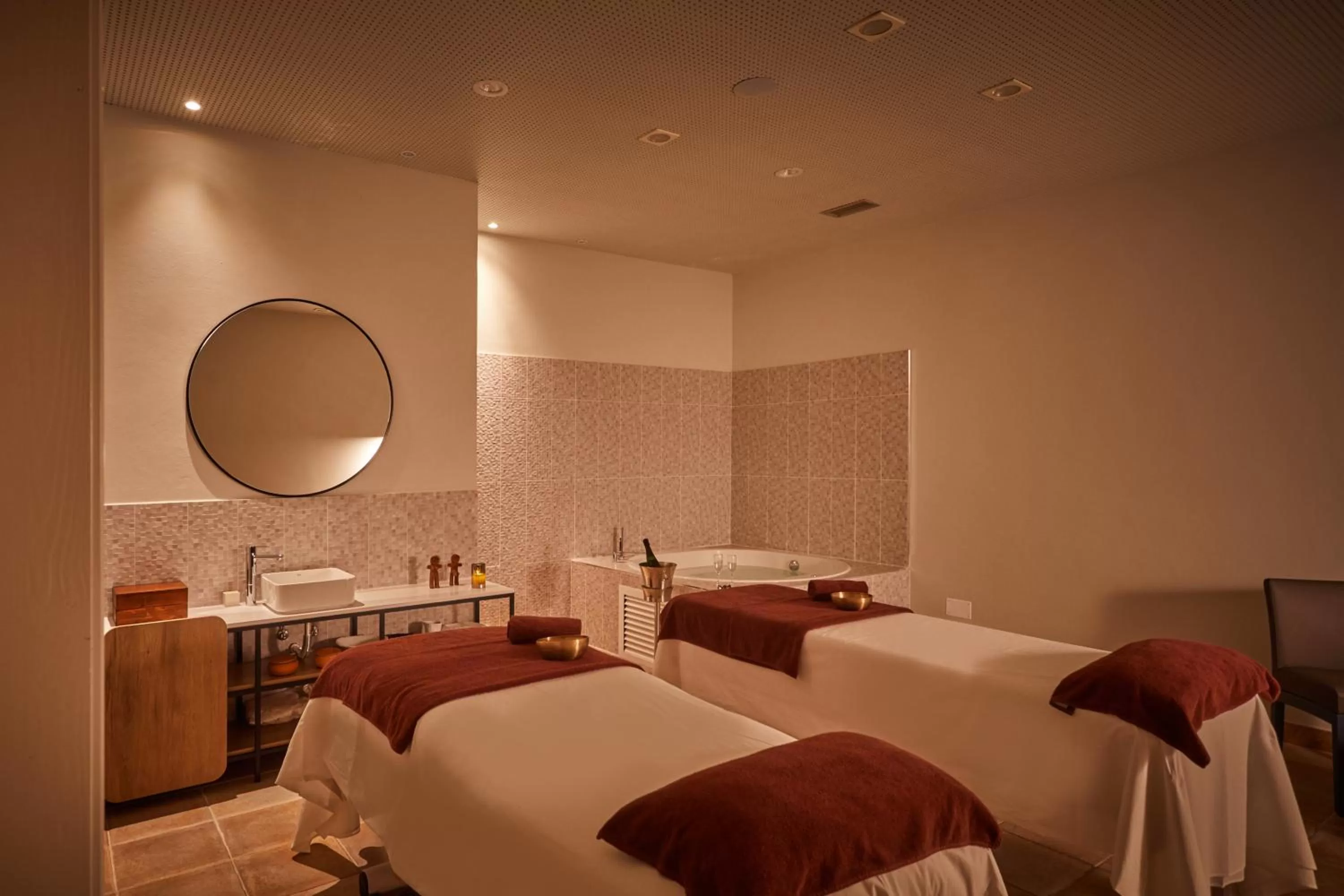 Massage, Bed in Secrets Lanzarote Resort & Spa - Adults Only (+18)
