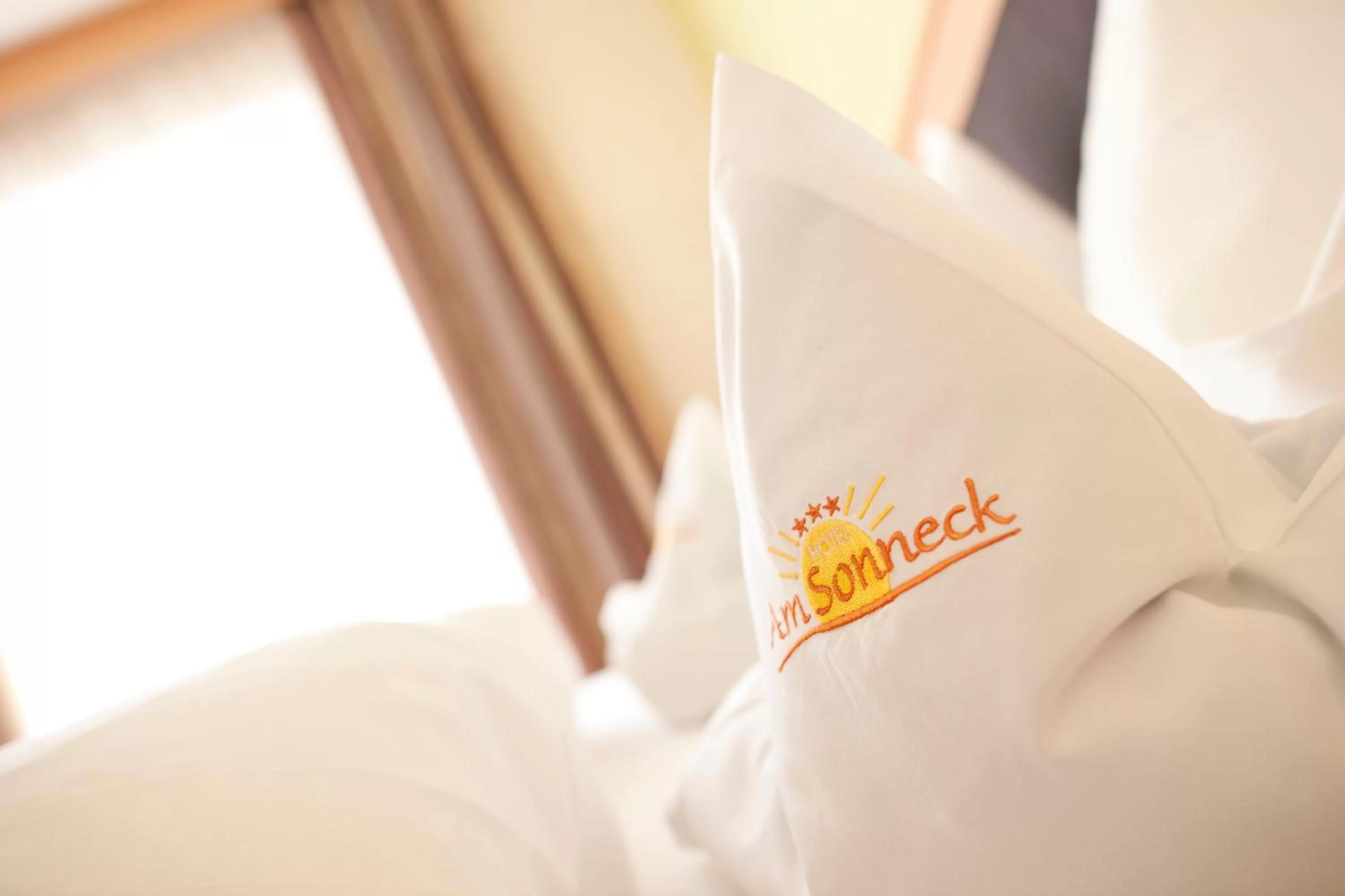 Property logo or sign, Bed in Hotel Am Sonneck