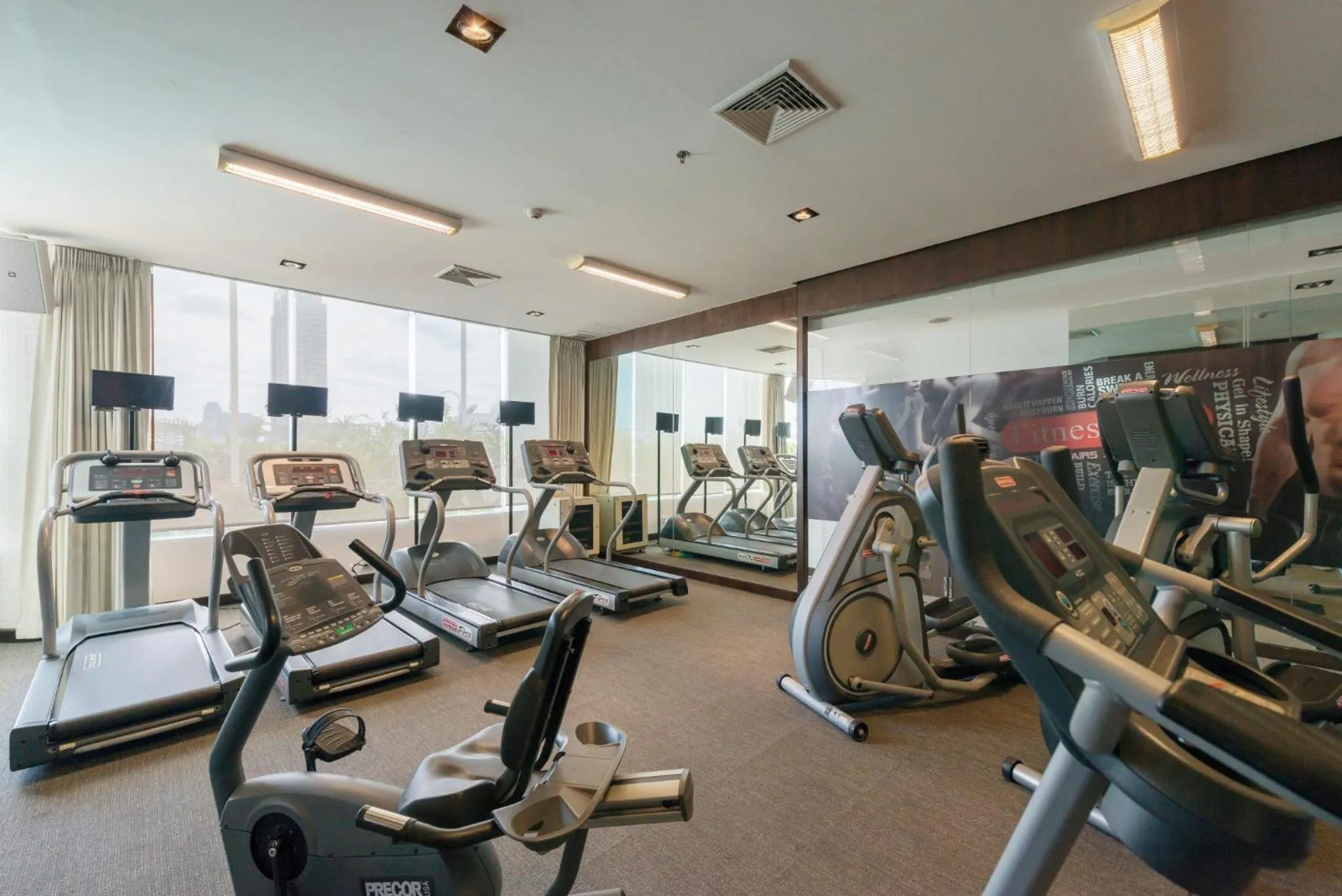 Fitness centre/facilities in Happihaus Hotel Bangkok