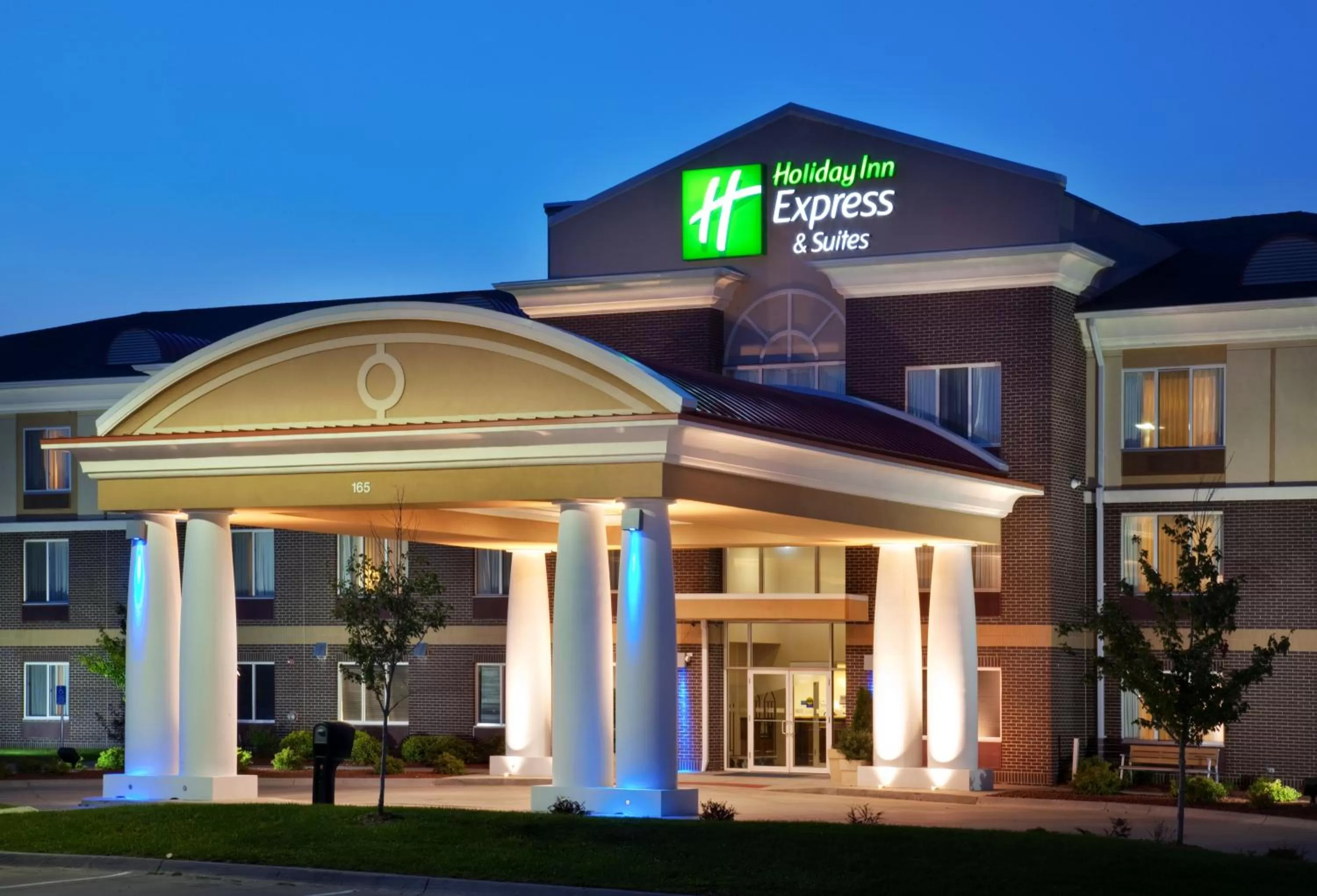 Property building in Holiday Inn Express Hotel & Suites Altoona-Des Moines by IHG