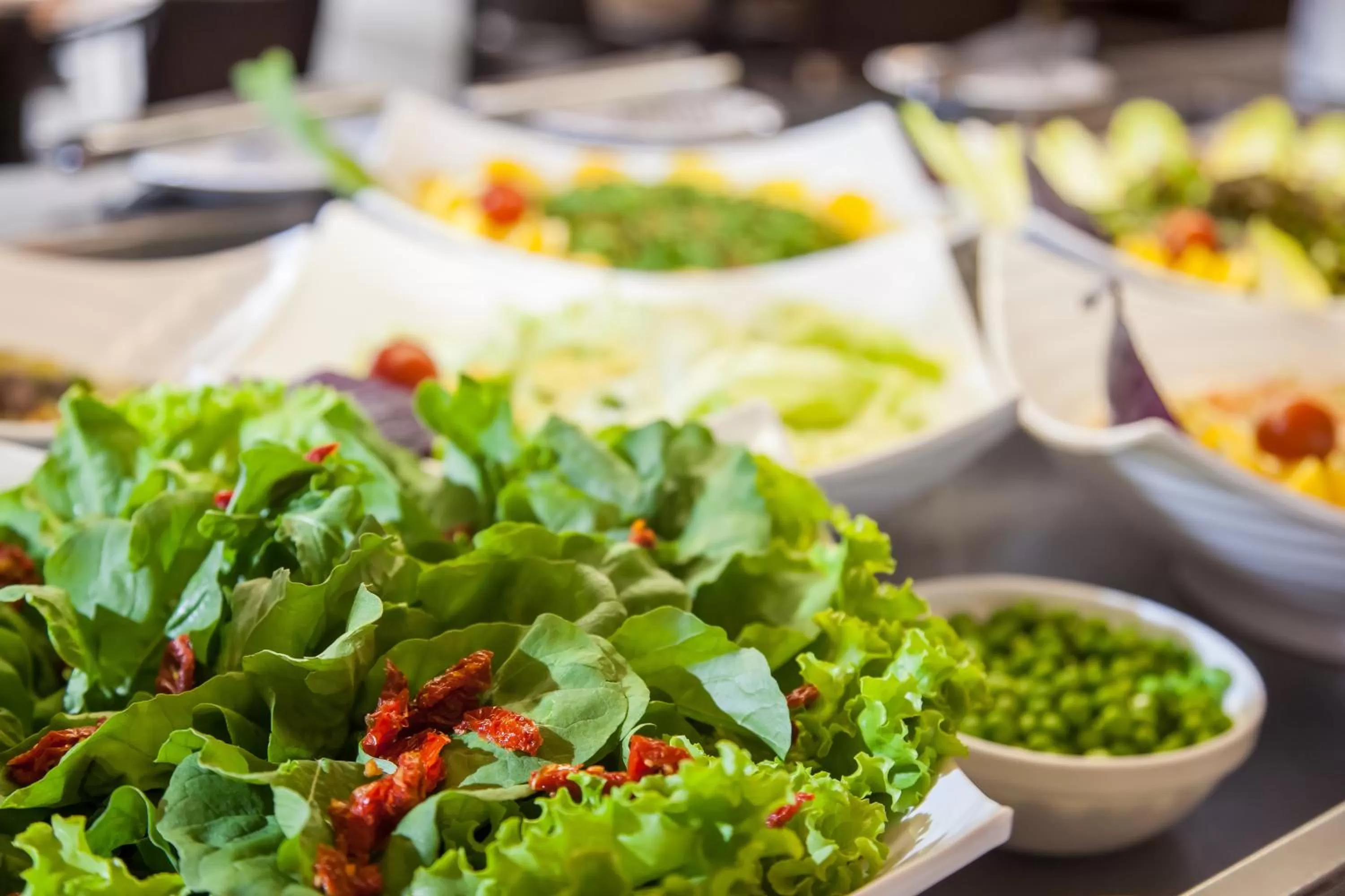 Restaurant/places to eat in Ramada Hotel & Suites Lagoa Santa By Wyndham