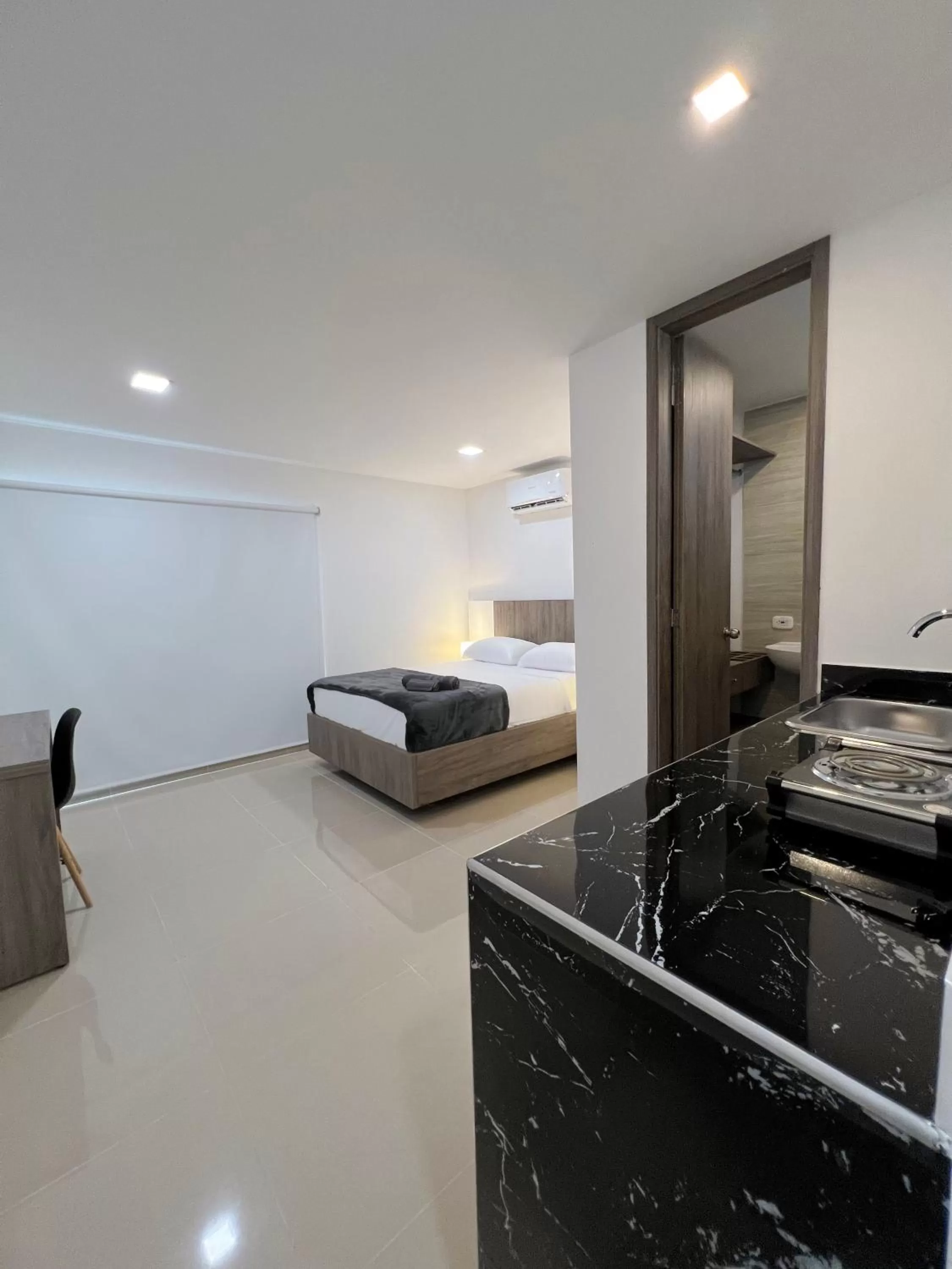 Bed, Bathroom in Hotel boutique bussines center