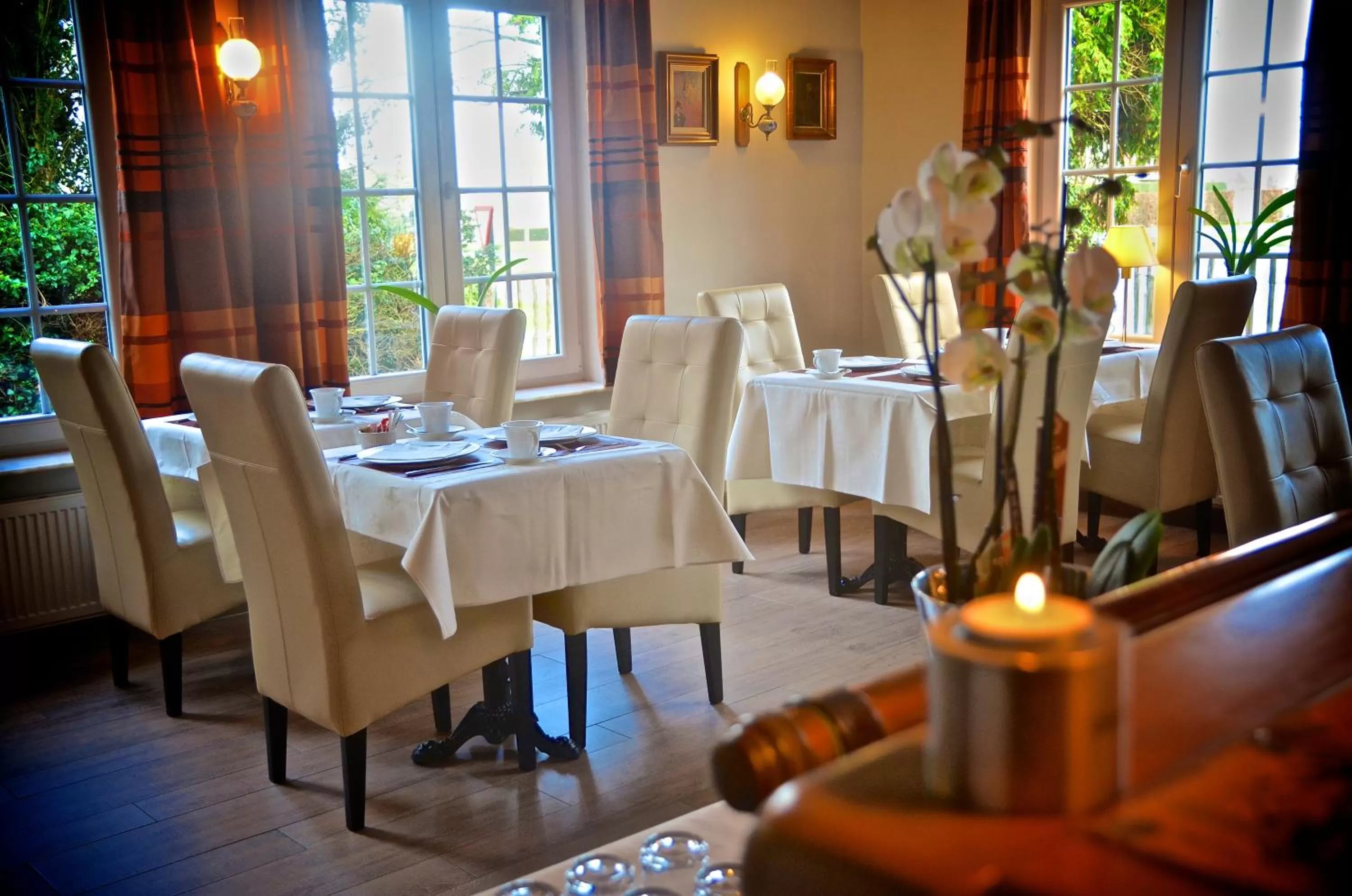 Restaurant/places to eat in Hotel Amaryllis