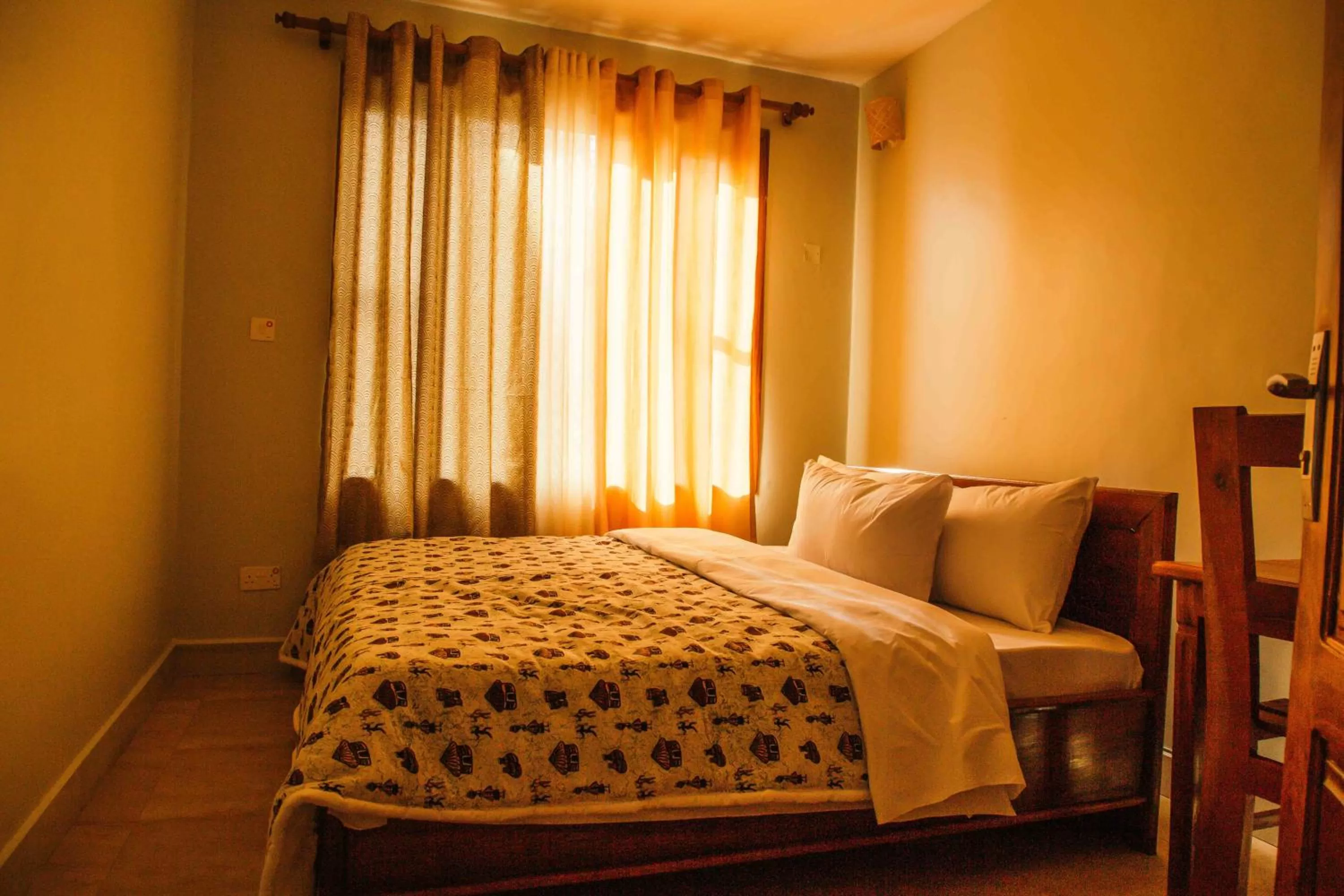 Bedroom, Bed in Dual Mountain View Lodge