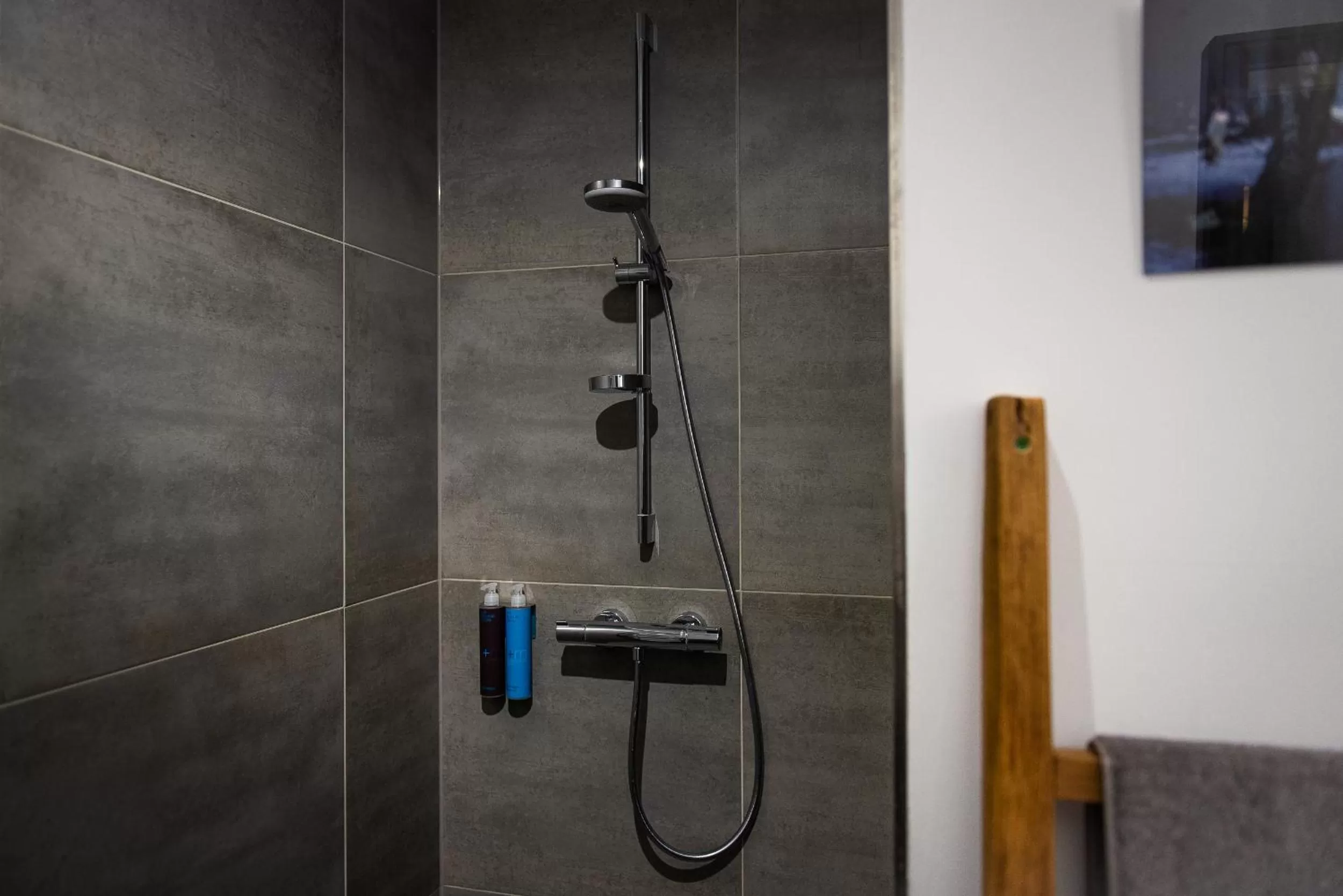 Shower in Urbn Dreams II