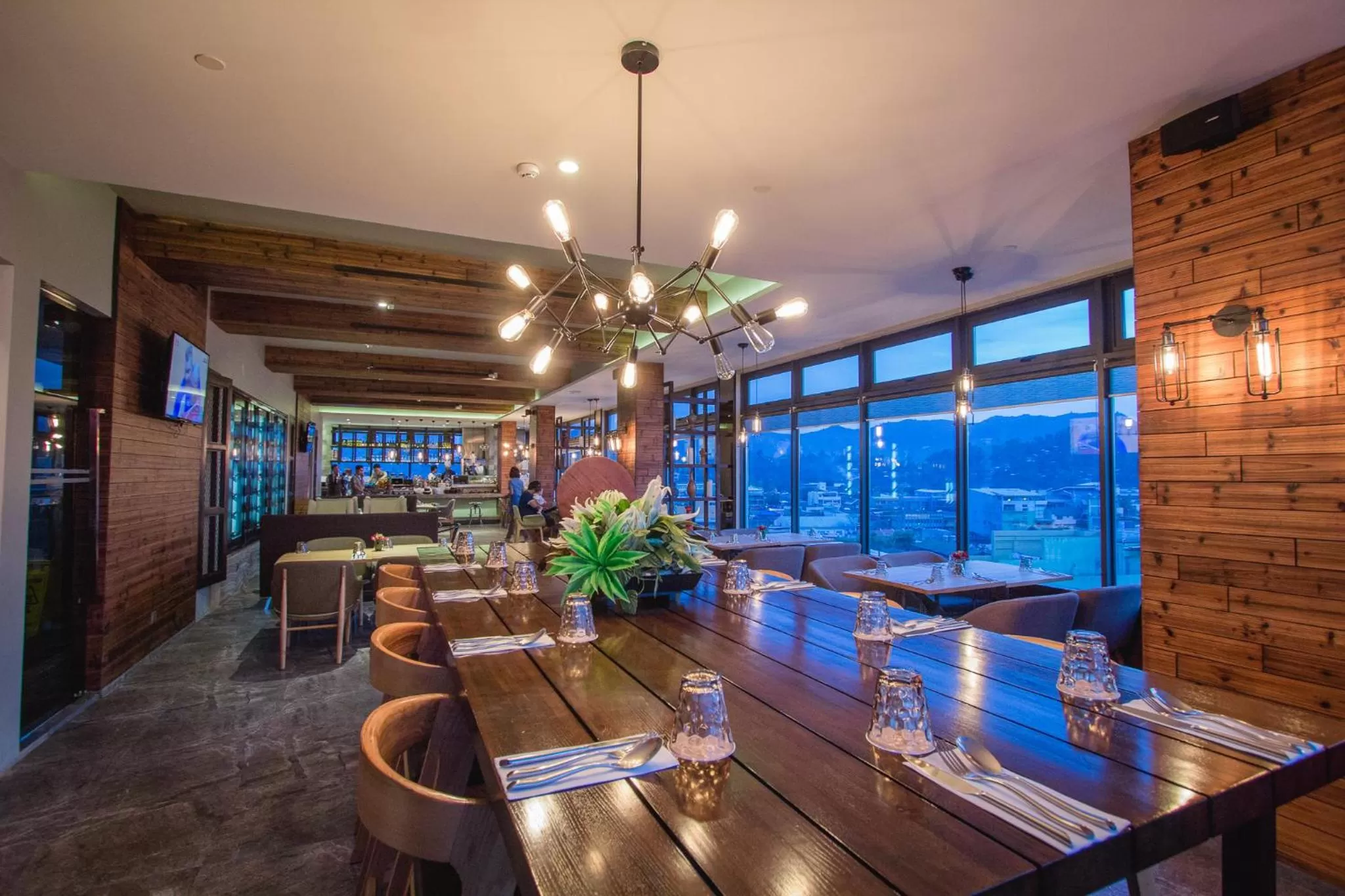 Restaurant/places to eat in Hotel XYZ