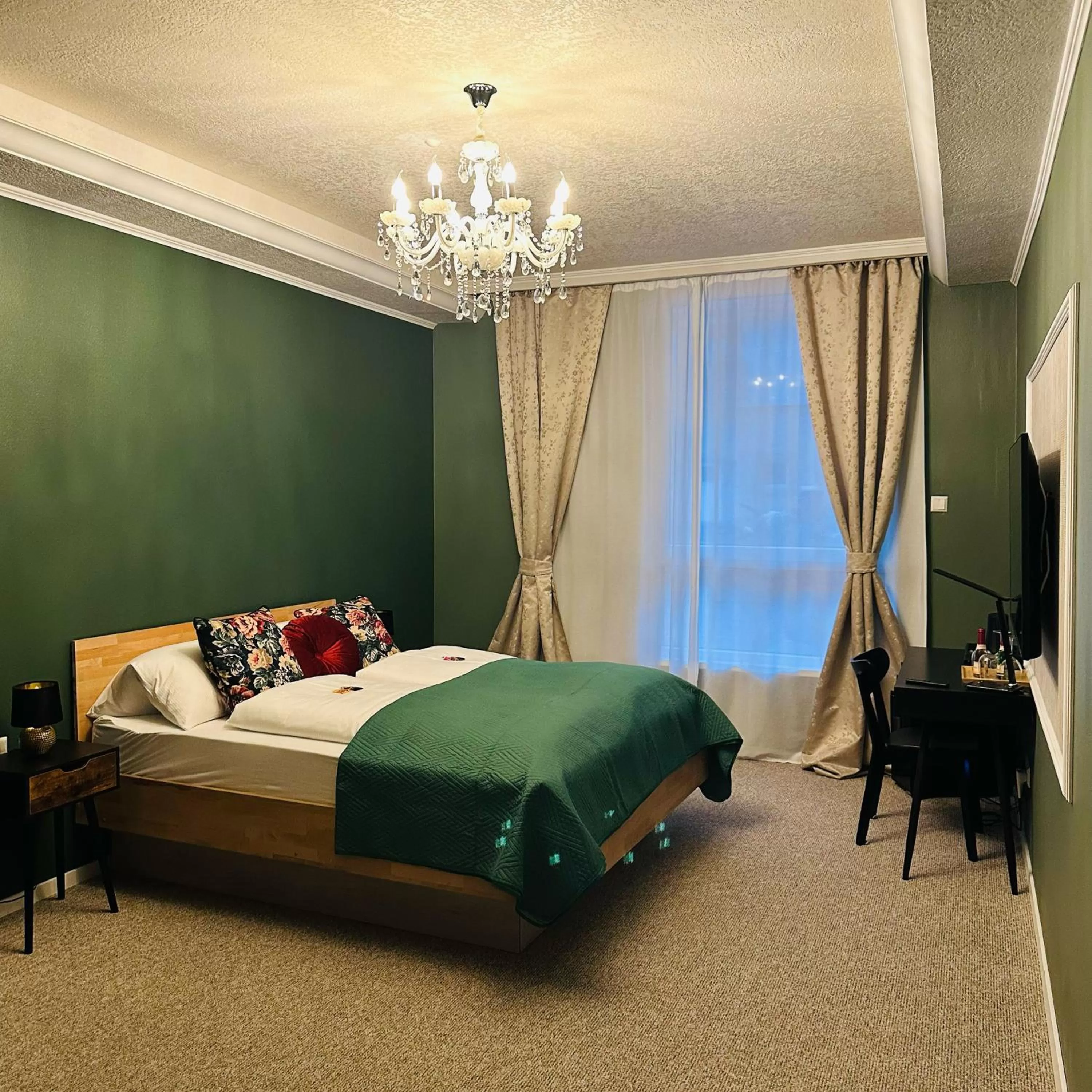 Photo of the whole room, Bed in Hotel Residenz Luxury - Outletcity - Parken - Klima - 24h Check-In