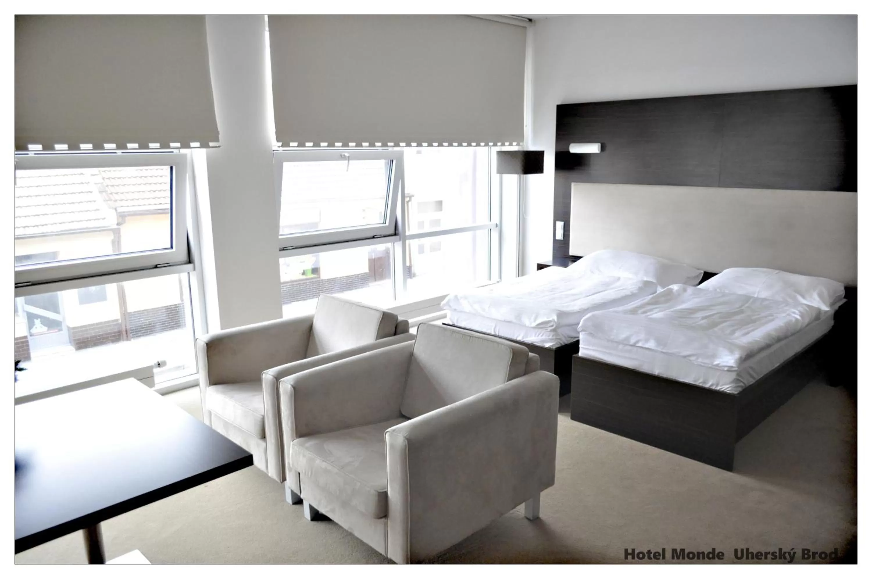 Bedroom, Seating Area in Hotel Monde