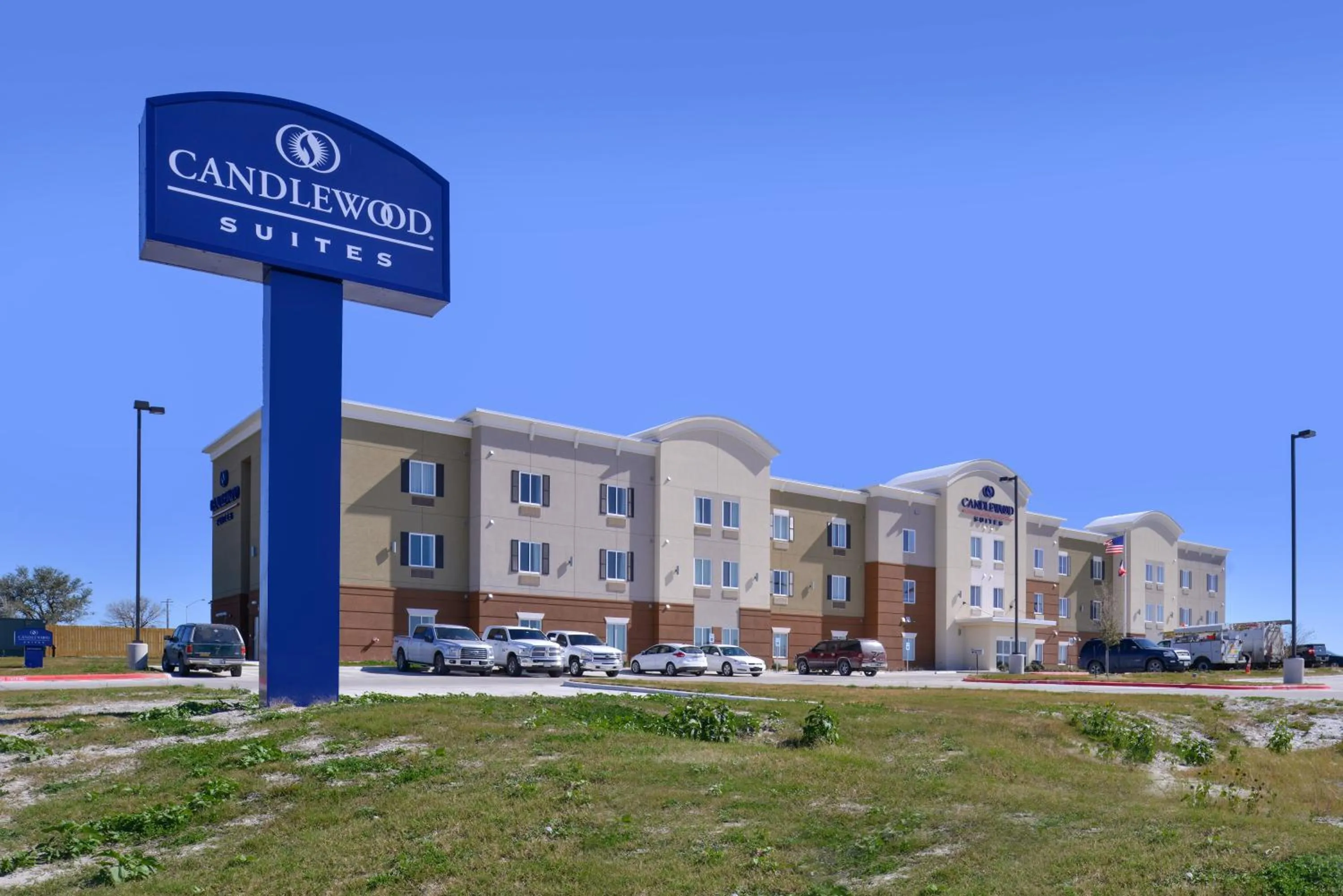 Property building in Candlewood Suites Kenedy by IHG