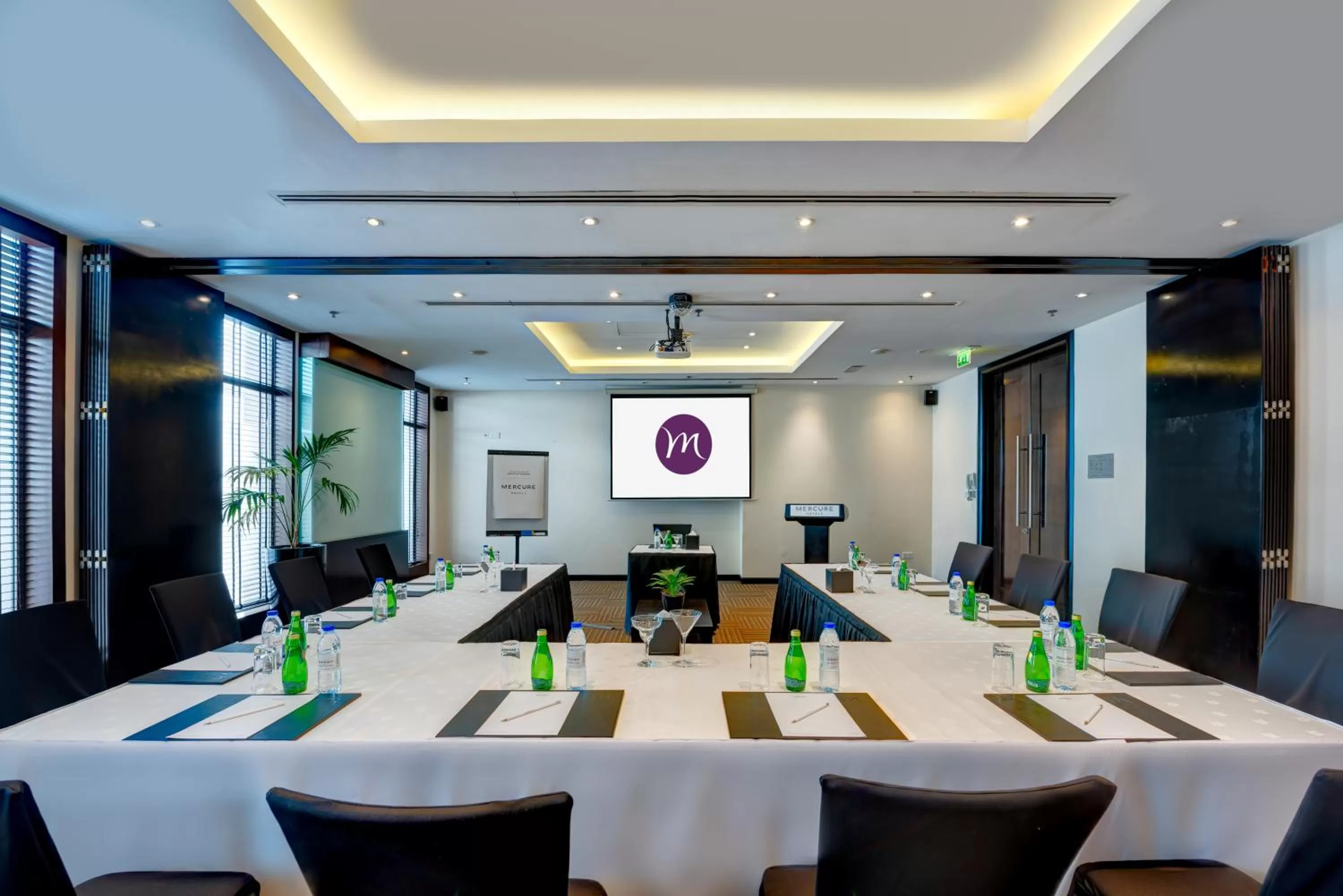 Seating area in Mercure Gold Hotel Jumeirah Dubai by Accor