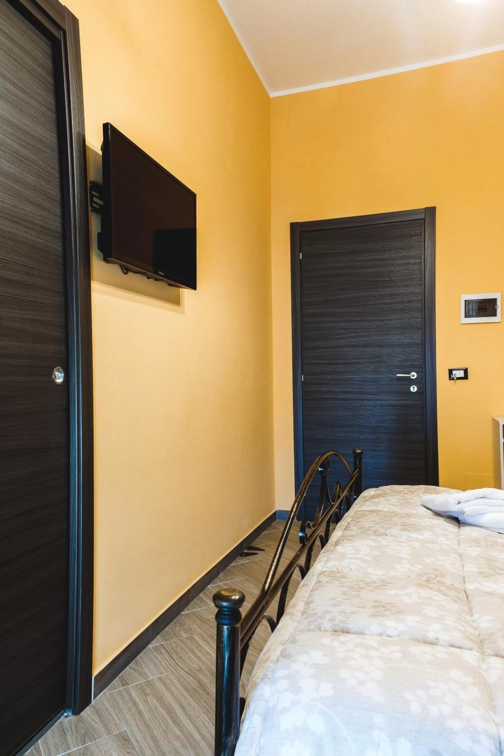 Communal lounge/ TV room, Bed in B&B Raggio di Sole Porto Empedocle